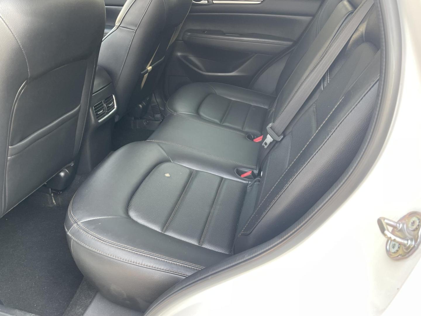 2019 White /Black Mazda CX-5 Grand Touring AWD (JM3KFBDM2K0) with an 2.5L L4 DOHC 16V engine, 6A transmission, located at 813 E Fairview Ave, Meridian , ID, 83642, (208) 336-8230, 43.618851, -116.384010 - Photo#7