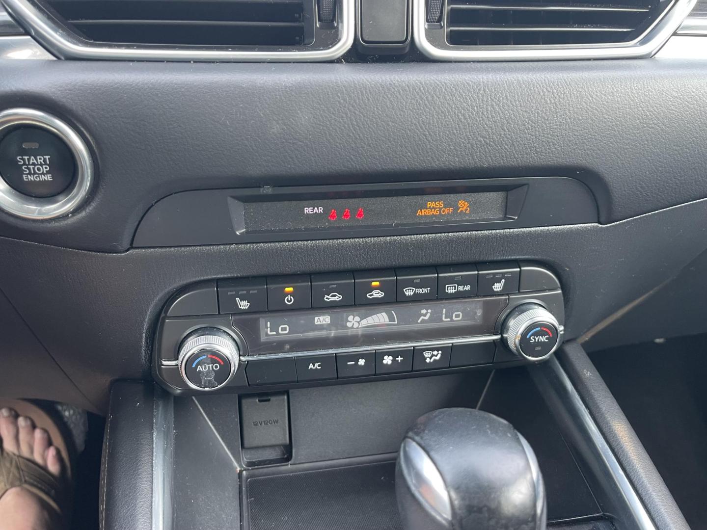 2019 White /Black Mazda CX-5 Grand Touring AWD (JM3KFBDM2K0) with an 2.5L L4 DOHC 16V engine, 6A transmission, located at 813 E Fairview Ave, Meridian , ID, 83642, (208) 336-8230, 43.618851, -116.384010 - Photo#10