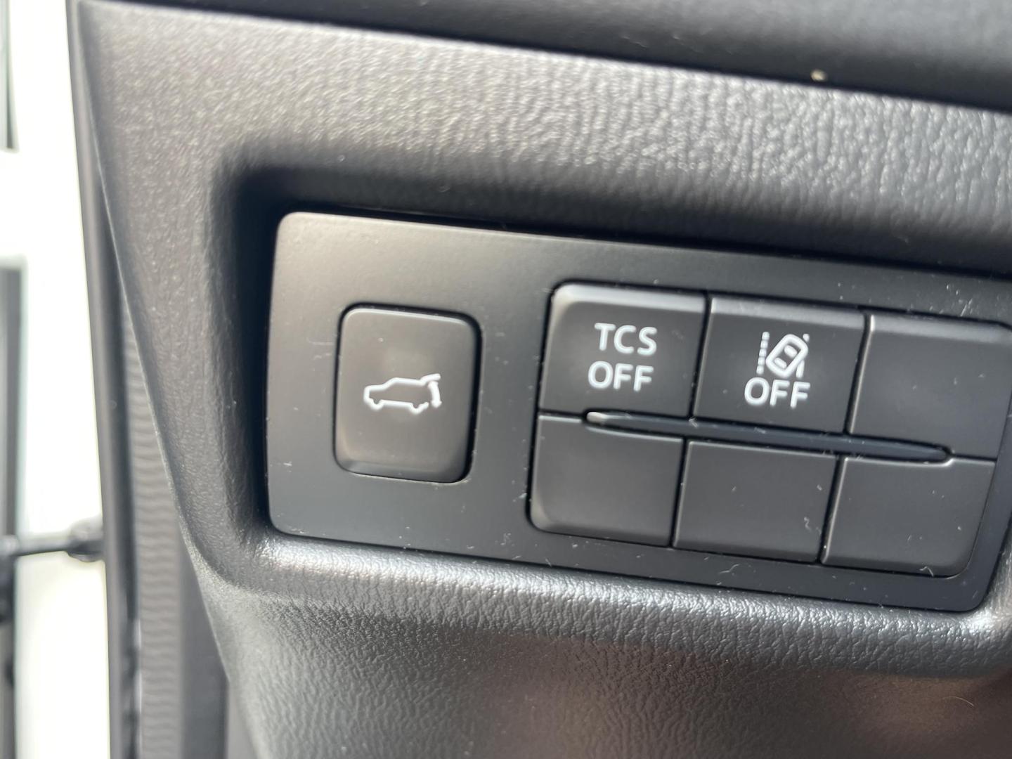2019 White /Black Mazda CX-5 Grand Touring AWD (JM3KFBDM2K0) with an 2.5L L4 DOHC 16V engine, 6A transmission, located at 813 E Fairview Ave, Meridian , ID, 83642, (208) 336-8230, 43.618851, -116.384010 - Photo#19