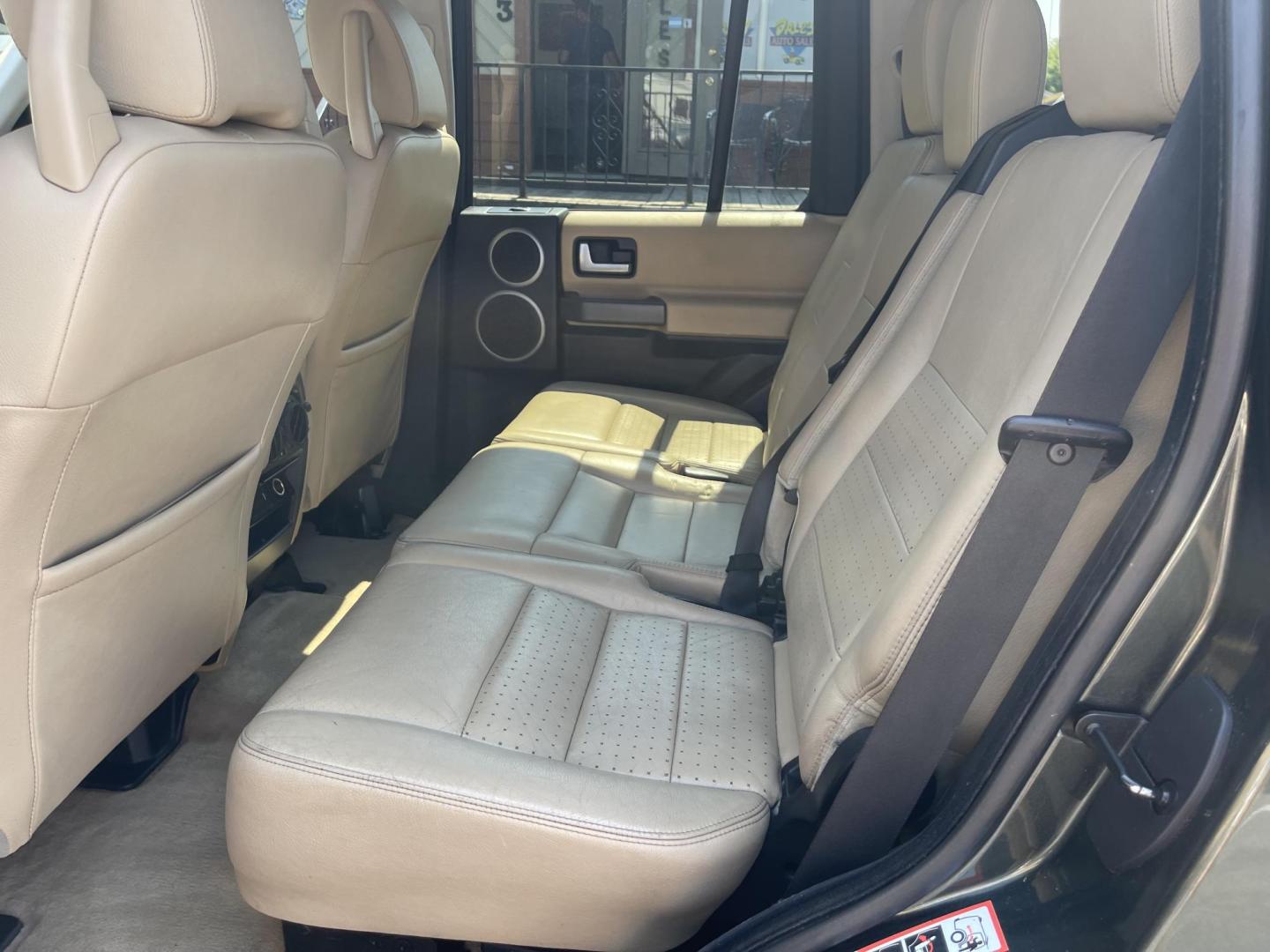 2006 Green /Tan Land Rover LR3 SE (SALAE25406A) with an 4.4L V8 DOHC 32V engine, 6-Speed Automatic Overdrive transmission, located at 813 E Fairview Ave, Meridian , ID, 83642, (208) 336-8230, 43.618851, -116.384010 - Photo#7