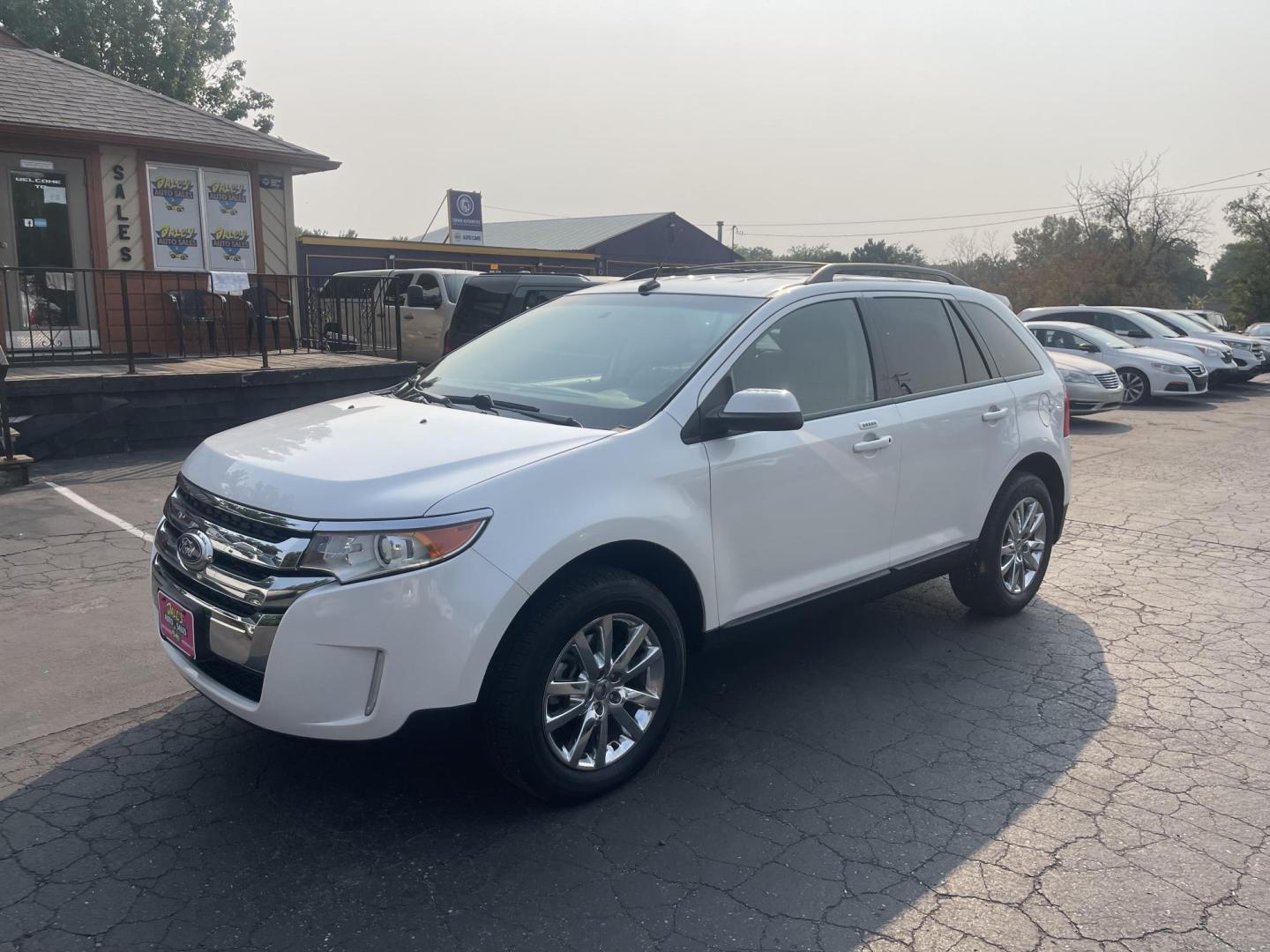 2013 White /Tan Ford Edge SEL AWD (2FMDK4JC2DB) with an 3.5L V6 DOHC 24V engine, 6-Speed Automatic transmission, located at 813 E Fairview Ave, Meridian , ID, 83642, (208) 336-8230, 43.618851, -116.384010 - A one owner extremely clean Ford Edge. It has a few miles thats why its so cheap. You will not belive how clean and well cared for this vehicle is. This vehicle has been extremely well cared for and serviced reguarly. It has almost new tires. It has leather with ice cold A/C. This SUV drives extre - Photo#1