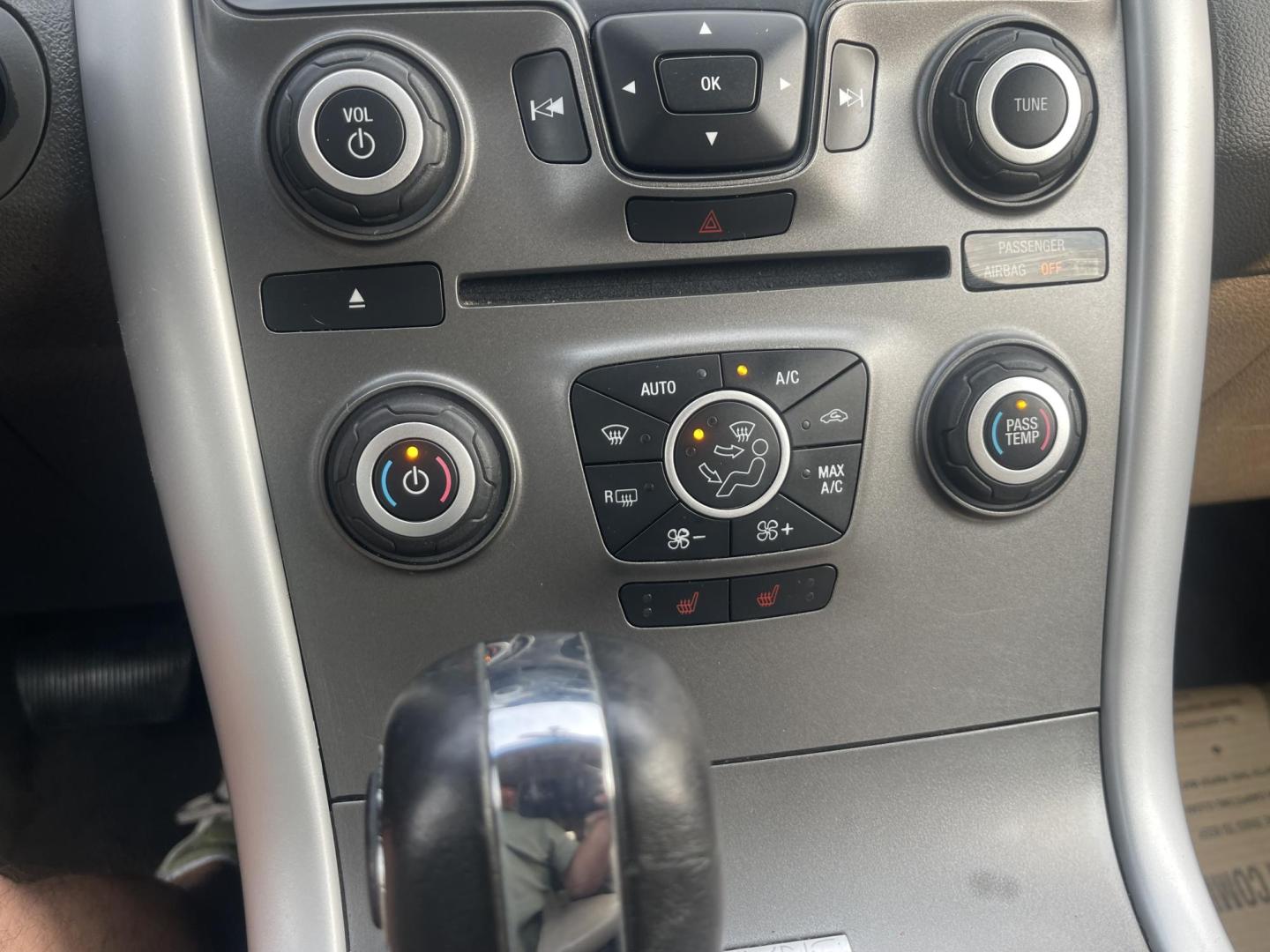 2013 White /Tan Ford Edge SEL AWD (2FMDK4JC2DB) with an 3.5L V6 DOHC 24V engine, 6-Speed Automatic transmission, located at 813 E Fairview Ave, Meridian , ID, 83642, (208) 336-8230, 43.618851, -116.384010 - A one owner extremely clean Ford Edge. It has a few miles thats why its so cheap. You will not belive how clean and well cared for this vehicle is. This vehicle has been extremely well cared for and serviced reguarly. It has almost new tires. It has leather with ice cold A/C. This SUV drives extre - Photo#8