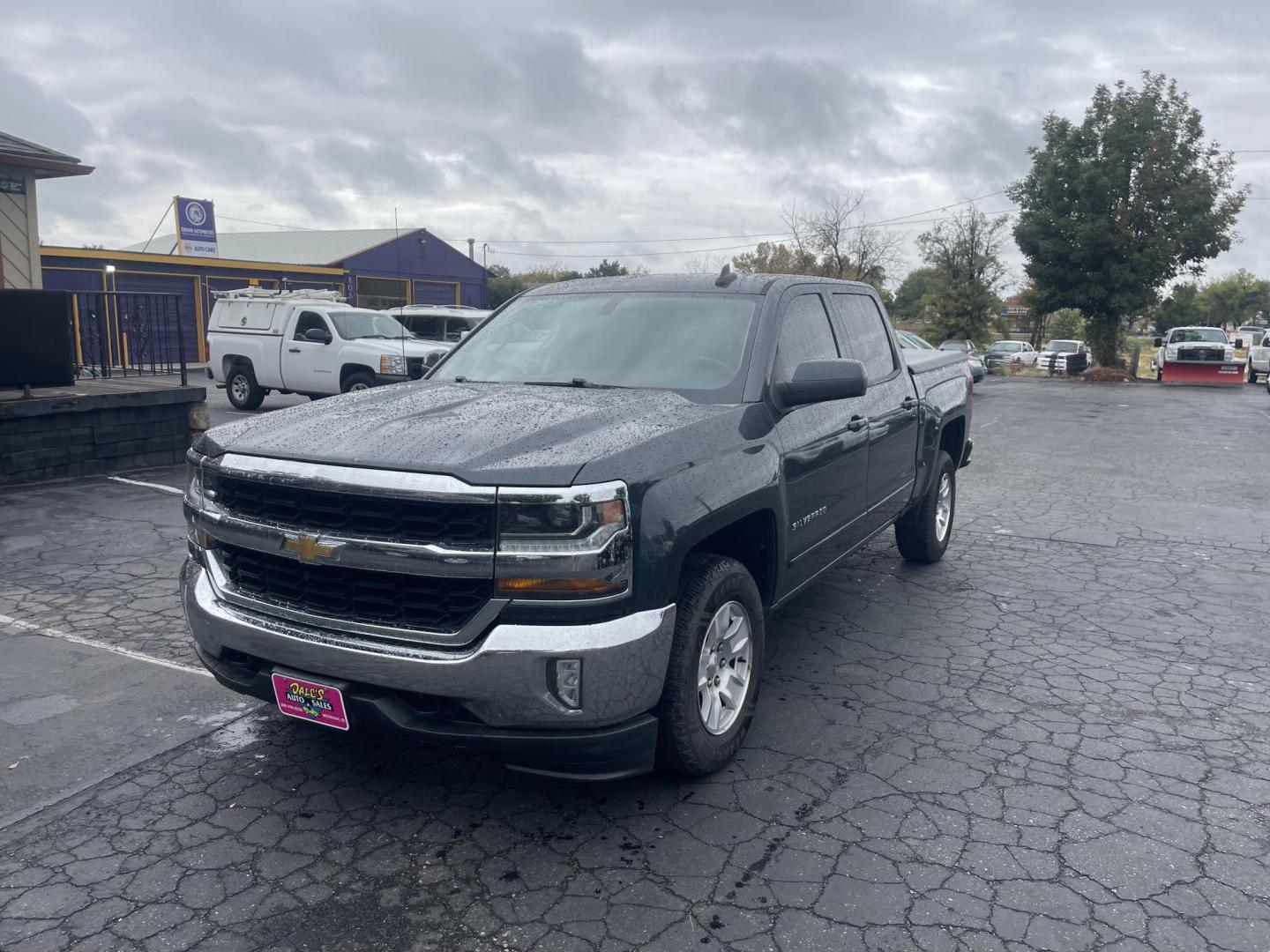 2018 Grey /Black Chevrolet Silverado 1500 LT Crew Cab Long Box 4WD (3GCUKREC4JG) with an 5.3L V8 OHV 16V engine, AT transmission, located at 813 E Fairview Ave, Meridian , ID, 83642, (208) 336-8230, 43.618851, -116.384010 - 2019 Chevrolet Silverado 1500 Crew Cab 4x4. Come take a test drive. Super cheap Silverado Crew Cab. Runs and drives very well. - Photo#1