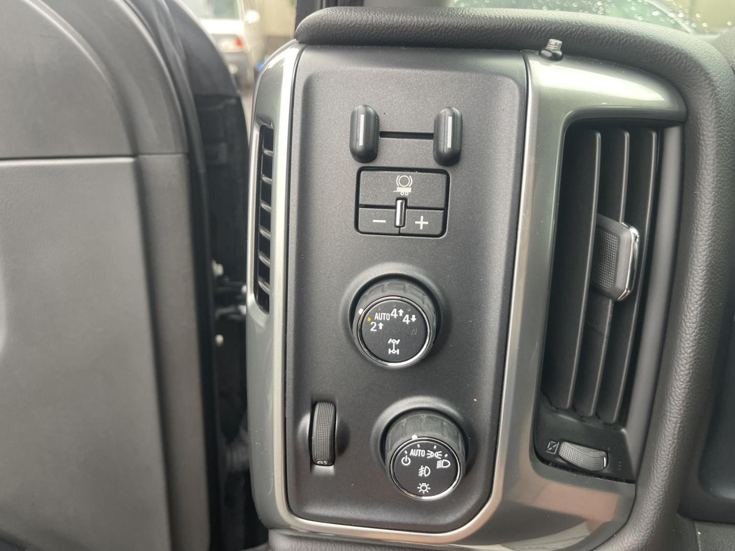 2018 Grey /Black Chevrolet Silverado 1500 LT Crew Cab Long Box 4WD (3GCUKREC4JG) with an 5.3L V8 OHV 16V engine, AT transmission, located at 813 E Fairview Ave, Meridian , ID, 83642, (208) 336-8230, 43.618851, -116.384010 - 2019 Chevrolet Silverado 1500 Crew Cab 4x4. Come take a test drive. Super cheap Silverado Crew Cab. Runs and drives very well. - Photo#14