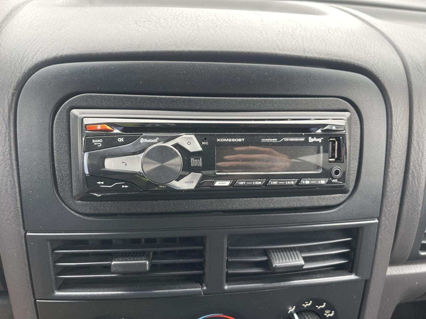 1999 White /Grey Jeep Grand Cherokee Laredo 4WD (1J4GW58N7XC) with an 4.7L V8 SOHC 16V engine, 4-Speed Automatic Overdrive transmission, located at 813 E Fairview Ave, Meridian , ID, 83642, (208) 336-8230, 43.618851, -116.384010 - Brand new engine 1100 miles ago, has a 3 year 36,000 mile transferable warranty. - Photo#9