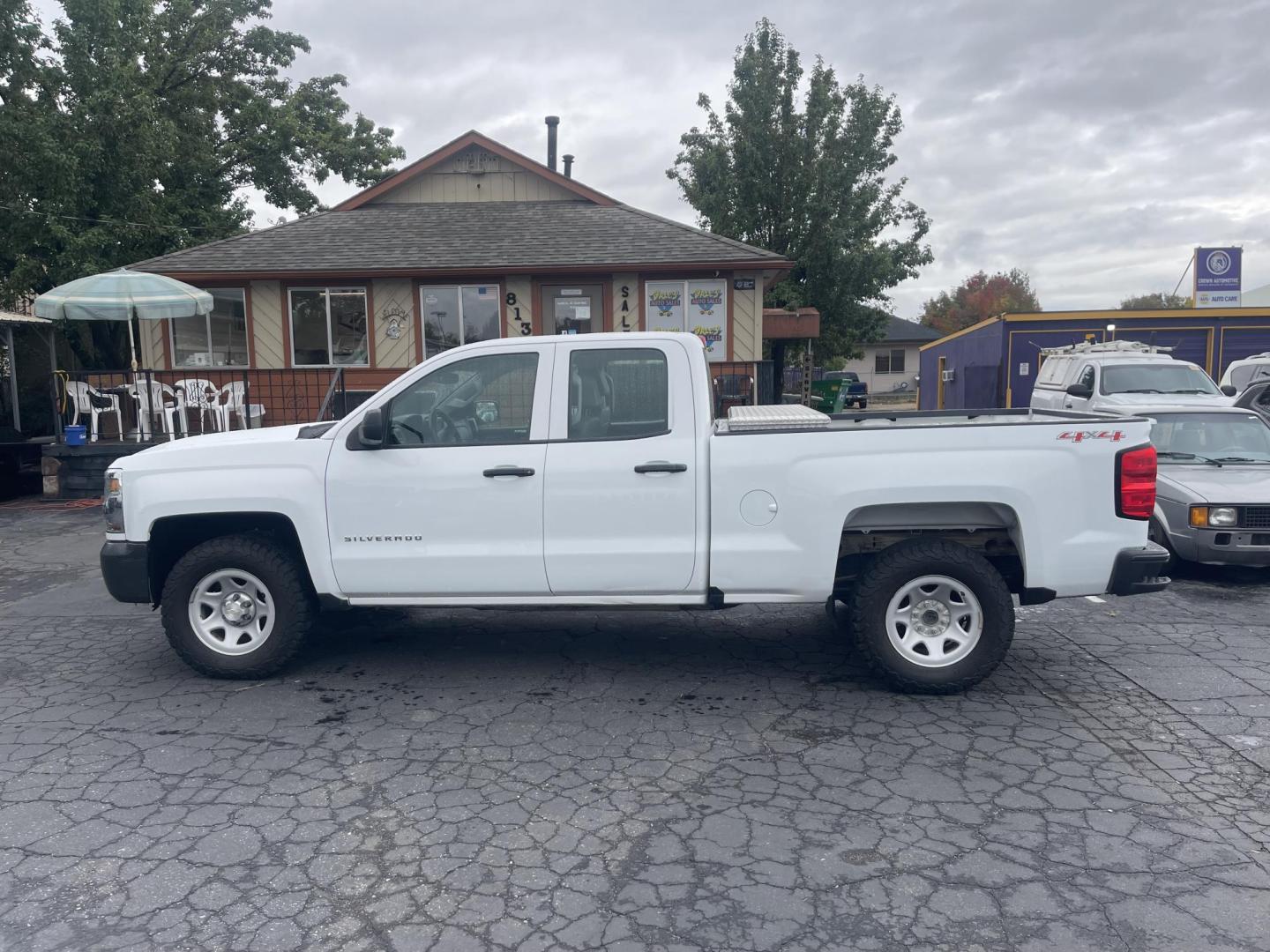 2017 White / Grey Chevrolet Silverado 1500 Work Truck Double Cab 4WD (1GCVKNEH5HZ) with an 4.3L V6 OHV 12V engine, 6A transmission, located at 813 E Fairview Ave, Meridian , ID, 83642, (208) 336-8230, 43.618851, -116.384010 - 2017 Chevrolet Double Cab 4x4 work truck with super low miles. Only 53k miles, excellent condition, this pickup has power windows and locks, A/C, Tilt, cruise, excellent tires. If you need a very nice truck for cheap come take a test drive and see for yourself. - Photo#0