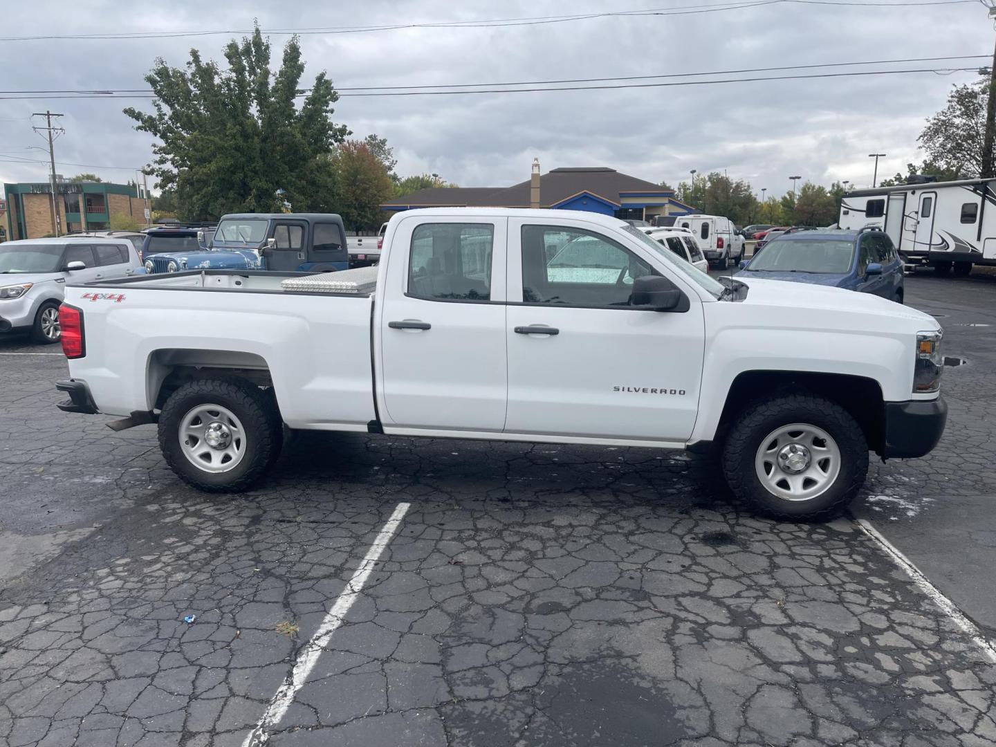 2017 White / Grey Chevrolet Silverado 1500 Work Truck Double Cab 4WD (1GCVKNEH5HZ) with an 4.3L V6 OHV 12V engine, 6A transmission, located at 813 E Fairview Ave, Meridian , ID, 83642, (208) 336-8230, 43.618851, -116.384010 - 2017 Chevrolet Double Cab 4x4 work truck with super low miles. Only 53k miles, excellent condition, this pickup has power windows and locks, A/C, Tilt, cruise, excellent tires. If you need a very nice truck for cheap come take a test drive and see for yourself. - Photo#3