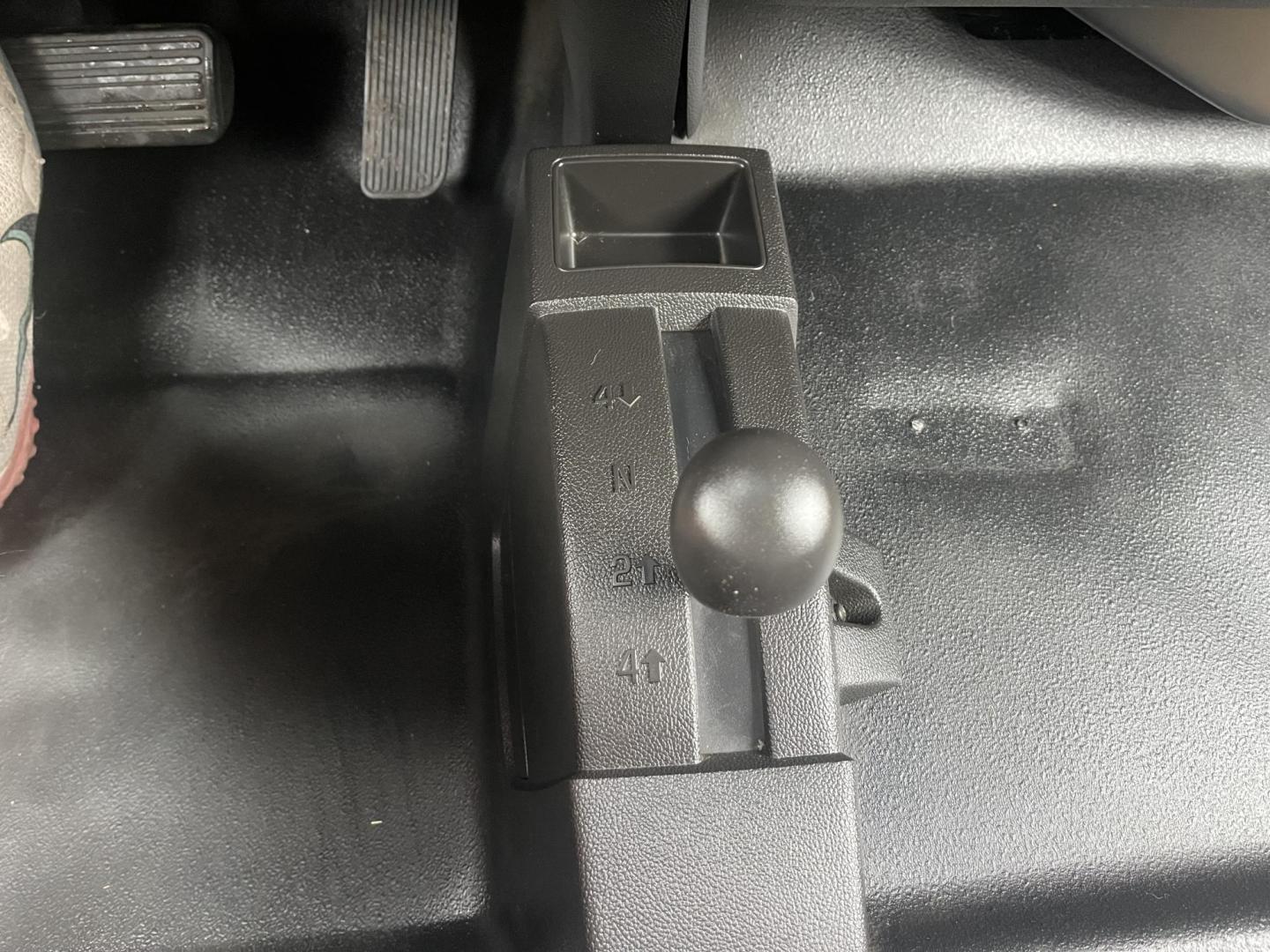 2017 White / Grey Chevrolet Silverado 1500 Work Truck Double Cab 4WD (1GCVKNEH5HZ) with an 4.3L V6 OHV 12V engine, 6A transmission, located at 813 E Fairview Ave, Meridian , ID, 83642, (208) 336-8230, 43.618851, -116.384010 - 2017 Chevrolet Double Cab 4x4 work truck with super low miles. Only 53k miles, excellent condition, this pickup has power windows and locks, A/C, Tilt, cruise, excellent tires. If you need a very nice truck for cheap come take a test drive and see for yourself. - Photo#12