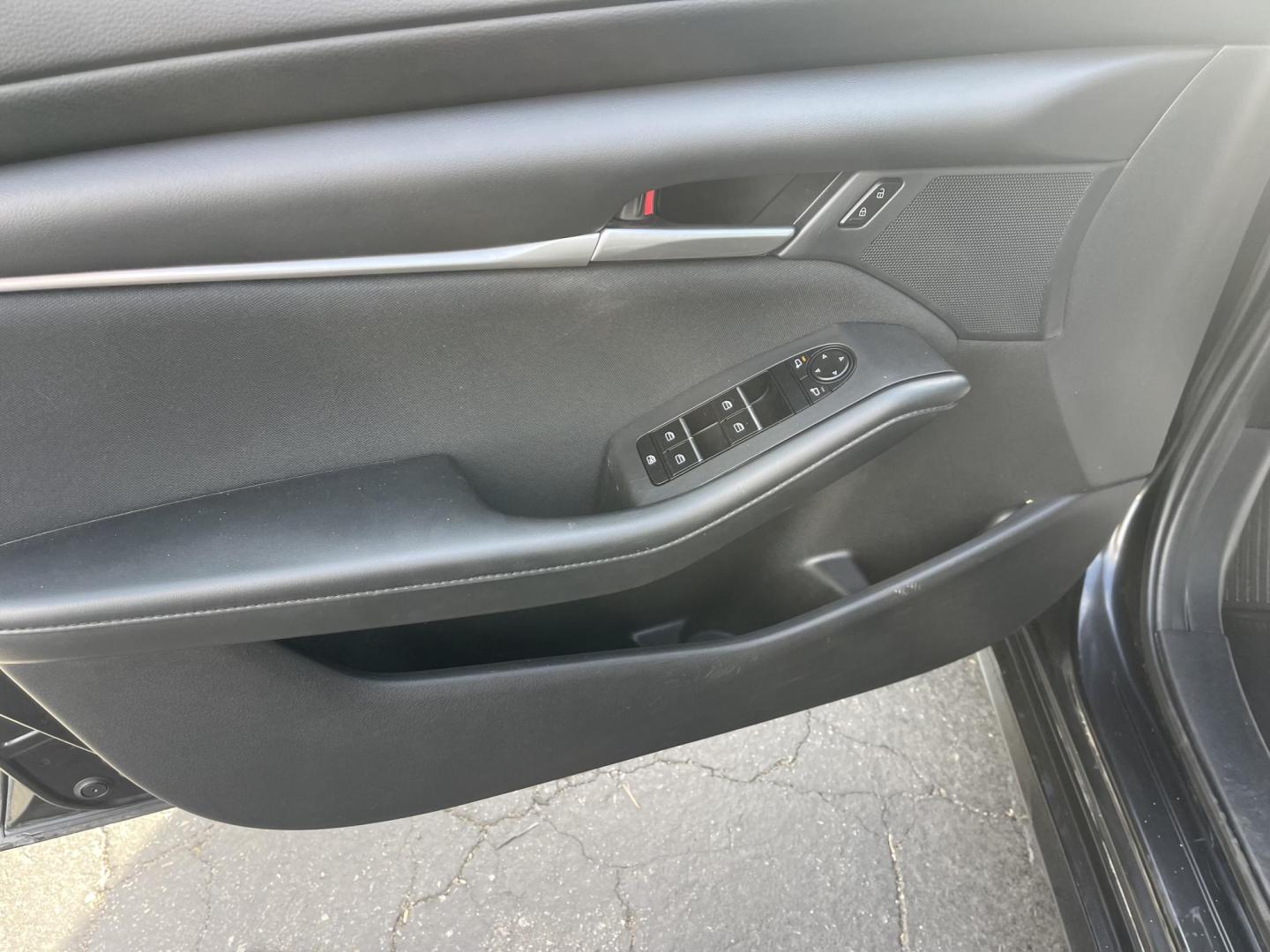 2022 Black /Black Mazda MAZDA3 2.5 S (3MZBPAAL9NM) with an 2.5L L4 DOHC 16V engine, 6A transmission, located at 813 E Fairview Ave, Meridian , ID, 83642, (208) 336-8230, 43.618851, -116.384010 - 2022 Mazda MAZDA3 sedan. If you need a nice car with great MPG excellent reliability for a small payment this is an excellent choice. Come take a look and a test drive. This car is clean, serviced, ready to go with good tires. This car is a great choice for a small car addition to your stable of v - Photo#5