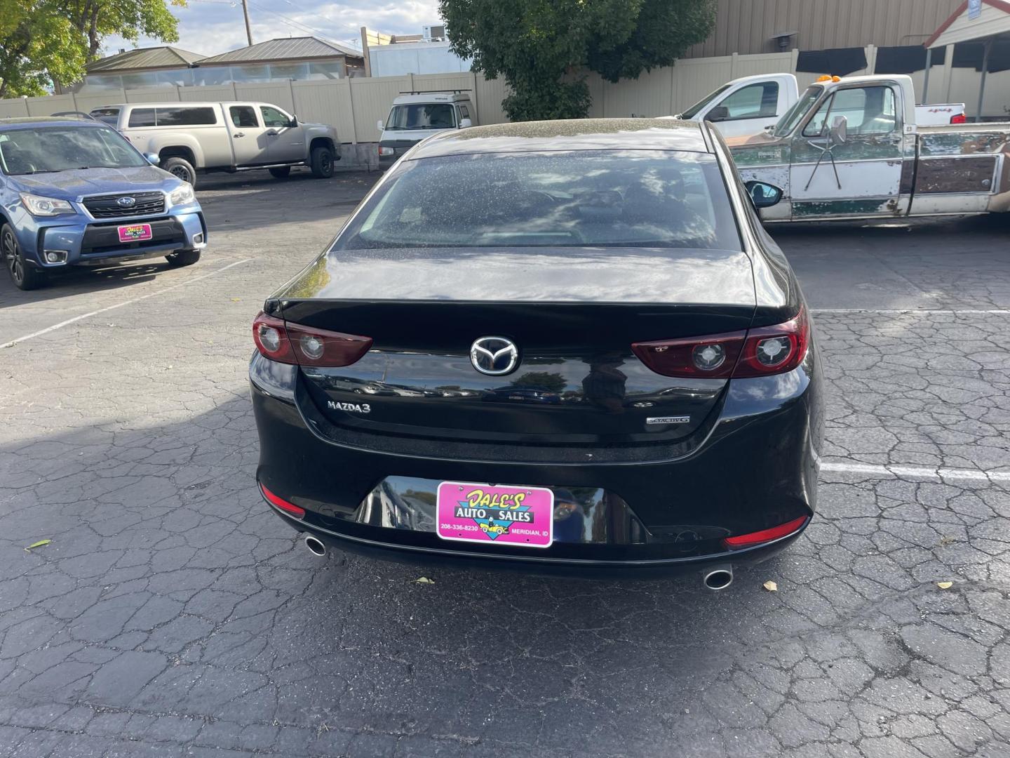 2022 Black /Black Mazda MAZDA3 2.5 S (3MZBPAAL9NM) with an 2.5L L4 DOHC 16V engine, 6A transmission, located at 813 E Fairview Ave, Meridian , ID, 83642, (208) 336-8230, 43.618851, -116.384010 - 2022 Mazda MAZDA3 sedan. If you need a nice car with great MPG excellent reliability for a small payment this is an excellent choice. Come take a look and a test drive. This car is clean, serviced, ready to go with good tires. This car is a great choice for a small car addition to your stable of v - Photo#4
