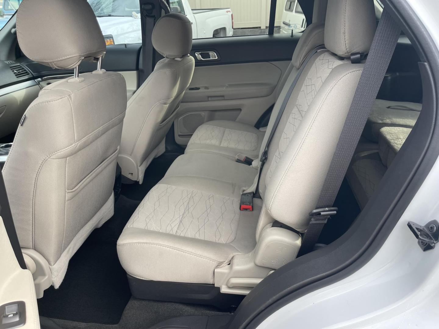 2015 White /Grey Ford Explorer Base 4WD (1FM5K8B87FG) with an 3.5L V6 DOHC 24V engine, 6-Speed Automatic transmission, located at 813 E Fairview Ave, Meridian , ID, 83642, (208) 336-8230, 43.618851, -116.384010 - What a spectacular option for a cheap newer modern SUV. This vehcile has excellent tires is clean and ready for whatever Idaho has to send your way. A fabulous vehicle for this area. You will love it. - Photo#7