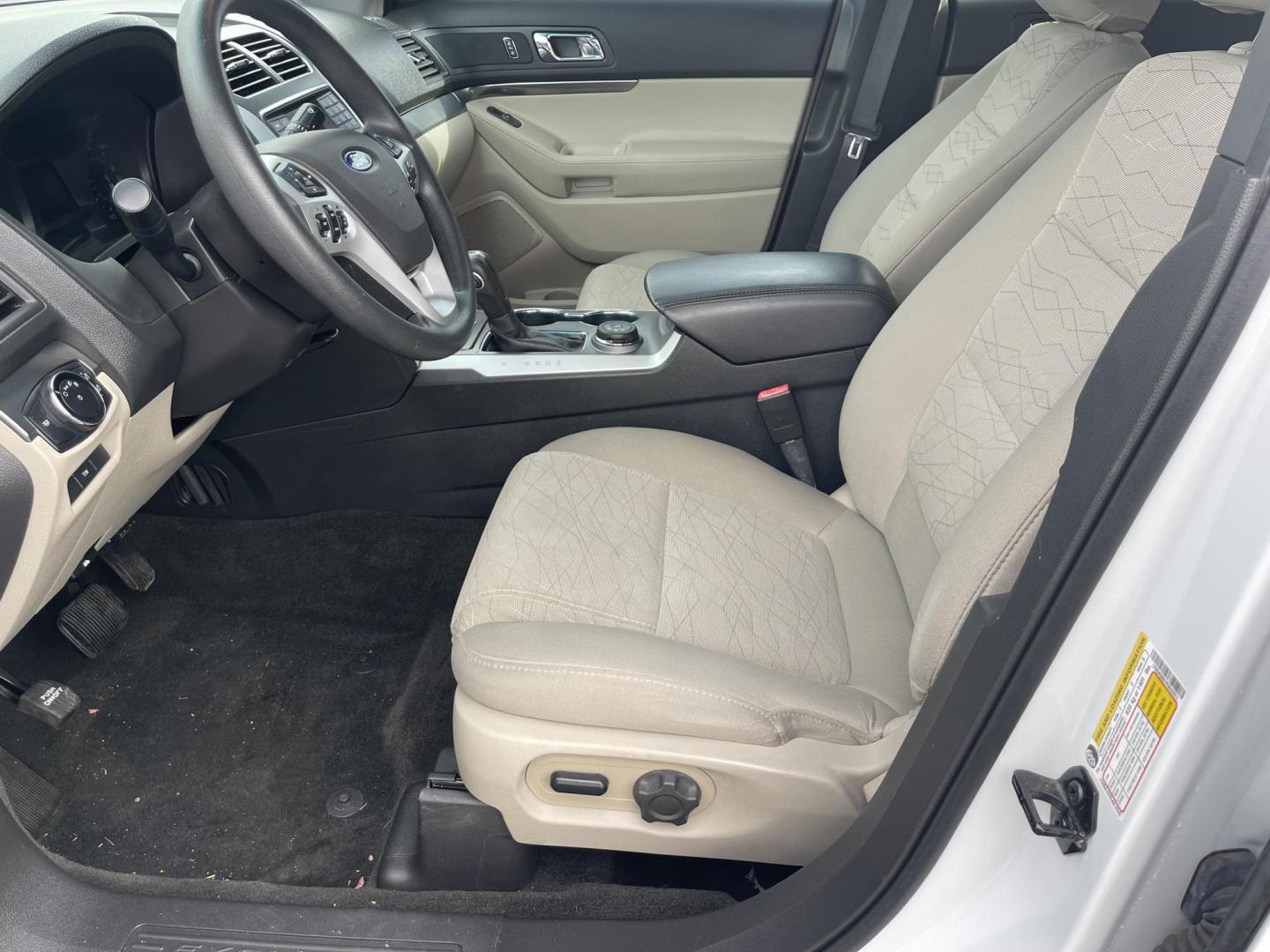 2015 White /Grey Ford Explorer Base 4WD (1FM5K8B87FG) with an 3.5L V6 DOHC 24V engine, 6-Speed Automatic transmission, located at 813 E Fairview Ave, Meridian , ID, 83642, (208) 336-8230, 43.618851, -116.384010 - What a spectacular option for a cheap newer modern SUV. This vehcile has excellent tires is clean and ready for whatever Idaho has to send your way. A fabulous vehicle for this area. You will love it. - Photo#9