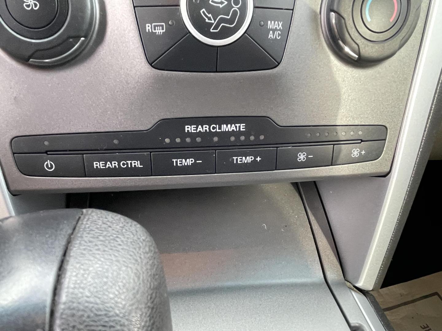 2015 White /Grey Ford Explorer Base 4WD (1FM5K8B87FG) with an 3.5L V6 DOHC 24V engine, 6-Speed Automatic transmission, located at 813 E Fairview Ave, Meridian , ID, 83642, (208) 336-8230, 43.618851, -116.384010 - What a spectacular option for a cheap newer modern SUV. This vehcile has excellent tires is clean and ready for whatever Idaho has to send your way. A fabulous vehicle for this area. You will love it. - Photo#17