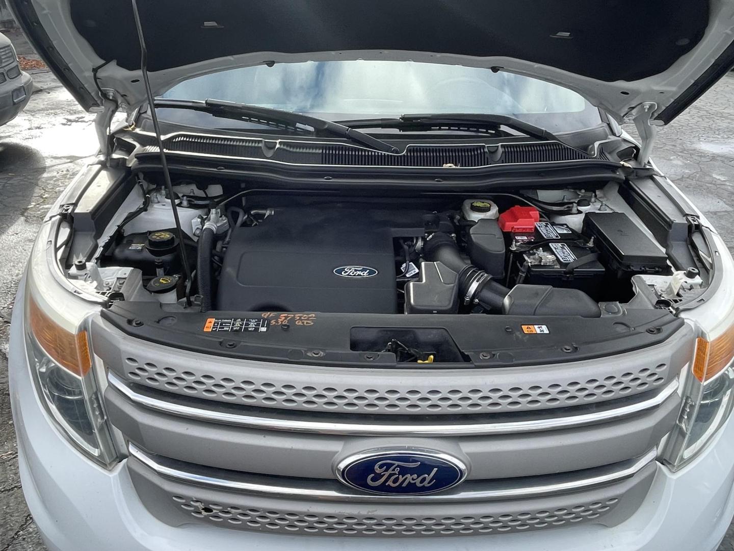 2015 White /Grey Ford Explorer Base 4WD (1FM5K8B87FG) with an 3.5L V6 DOHC 24V engine, 6-Speed Automatic transmission, located at 813 E Fairview Ave, Meridian , ID, 83642, (208) 336-8230, 43.618851, -116.384010 - What a spectacular option for a cheap newer modern SUV. This vehcile has excellent tires is clean and ready for whatever Idaho has to send your way. A fabulous vehicle for this area. You will love it. - Photo#19