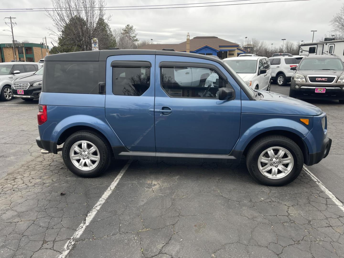 2007 Blue /Black Honda Element EX AWD (5J6YH27707L) with an 2.4L L4 DOHC 16V engine, 5-Speed Manual Overdrive transmission, located at 813 E Fairview Ave, Meridian , ID, 83642, (208) 336-8230, 43.618851, -116.384010 - 2007 Honda Element EX AWD with a 5spd manual. If you are looking for an Element this is a great choice. Very unique car with AWD and a manual transmision. Come see this vehicle and take it for a drive. - Photo#3