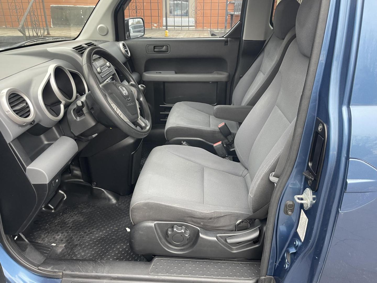 2007 Blue /Black Honda Element EX AWD (5J6YH27707L) with an 2.4L L4 DOHC 16V engine, 5-Speed Manual Overdrive transmission, located at 813 E Fairview Ave, Meridian , ID, 83642, (208) 336-8230, 43.618851, -116.384010 - 2007 Honda Element EX AWD with a 5spd manual. If you are looking for an Element this is a great choice. Very unique car with AWD and a manual transmision. Come see this vehicle and take it for a drive. - Photo#6