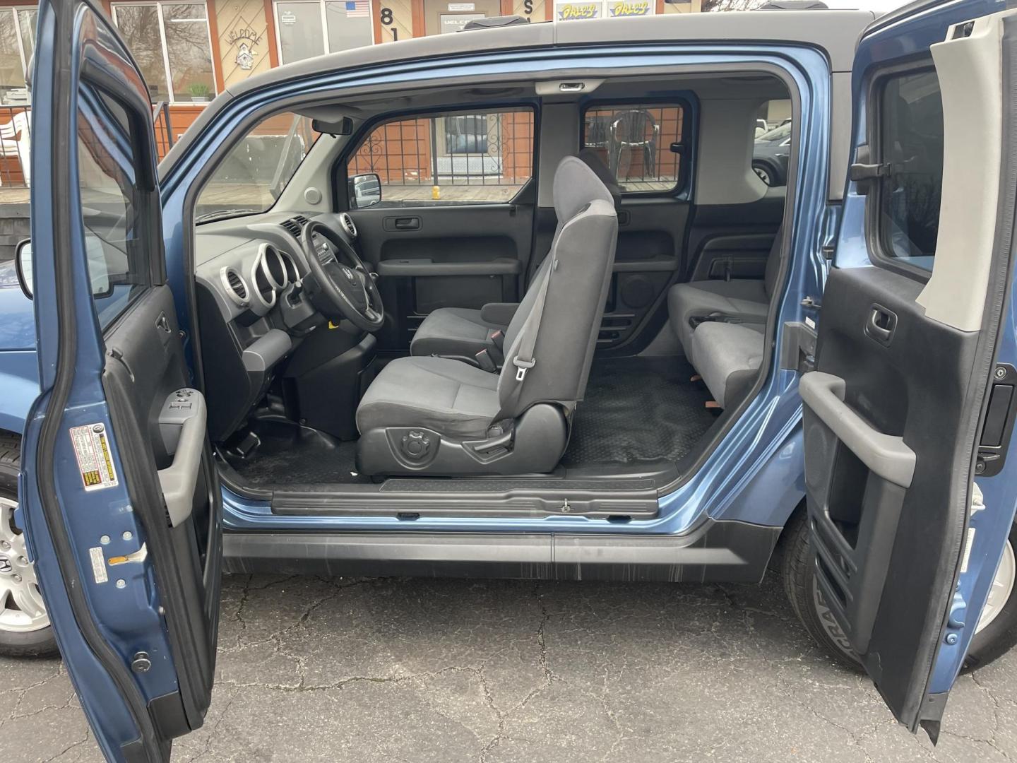2007 Blue /Black Honda Element EX AWD (5J6YH27707L) with an 2.4L L4 DOHC 16V engine, 5-Speed Manual Overdrive transmission, located at 813 E Fairview Ave, Meridian , ID, 83642, (208) 336-8230, 43.618851, -116.384010 - 2007 Honda Element EX AWD with a 5spd manual. If you are looking for an Element this is a great choice. Very unique car with AWD and a manual transmision. Come see this vehicle and take it for a drive. - Photo#7