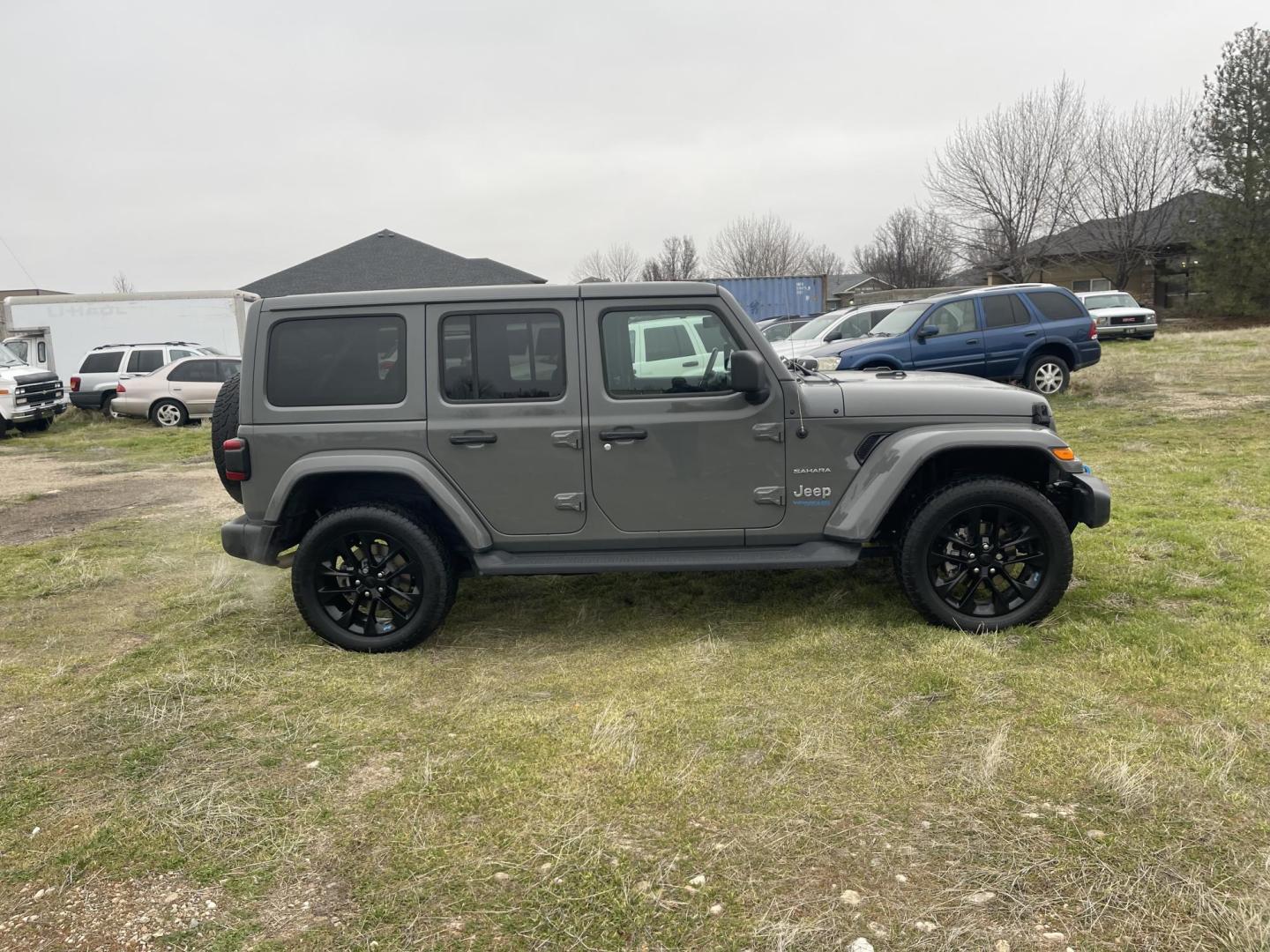 2022 Grey /Black Jeep Wrangler Unlimited Sahara 4XE (1C4JJXP62NW) with an 2.0L L4 DOHC 16V HYBRID engine, AT transmission, located at 813 E Fairview Ave, Meridian , ID, 83642, (208) 336-8230, 43.618851, -116.384010 - What a nice Jeep, Very clean, and highly optioned. If you want a nice Wrangler come take a look. This will give you great service for a long long time and when you plug this in and use the hybrid this vehicle gets you around with no gas, its the best of both worlds. This Wrangler has leather, exce - Photo#3
