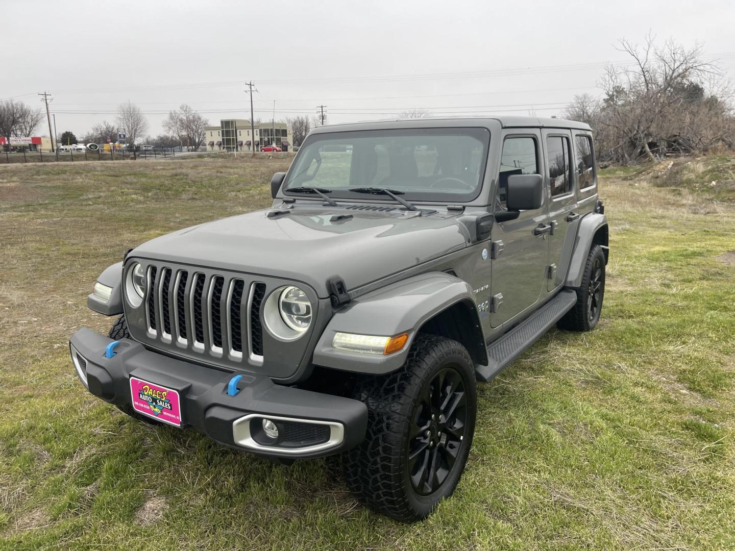 2022 Grey /Black Jeep Wrangler Unlimited Sahara 4XE (1C4JJXP62NW) with an 2.0L L4 DOHC 16V HYBRID engine, AT transmission, located at 813 E Fairview Ave, Meridian , ID, 83642, (208) 336-8230, 43.618851, -116.384010 - What a nice Jeep, Very clean, and highly optioned. If you want a nice Wrangler come take a look. This will give you great service for a long long time and when you plug this in and use the hybrid this vehicle gets you around with no gas, its the best of both worlds. This Wrangler has leather, exce - Photo#1