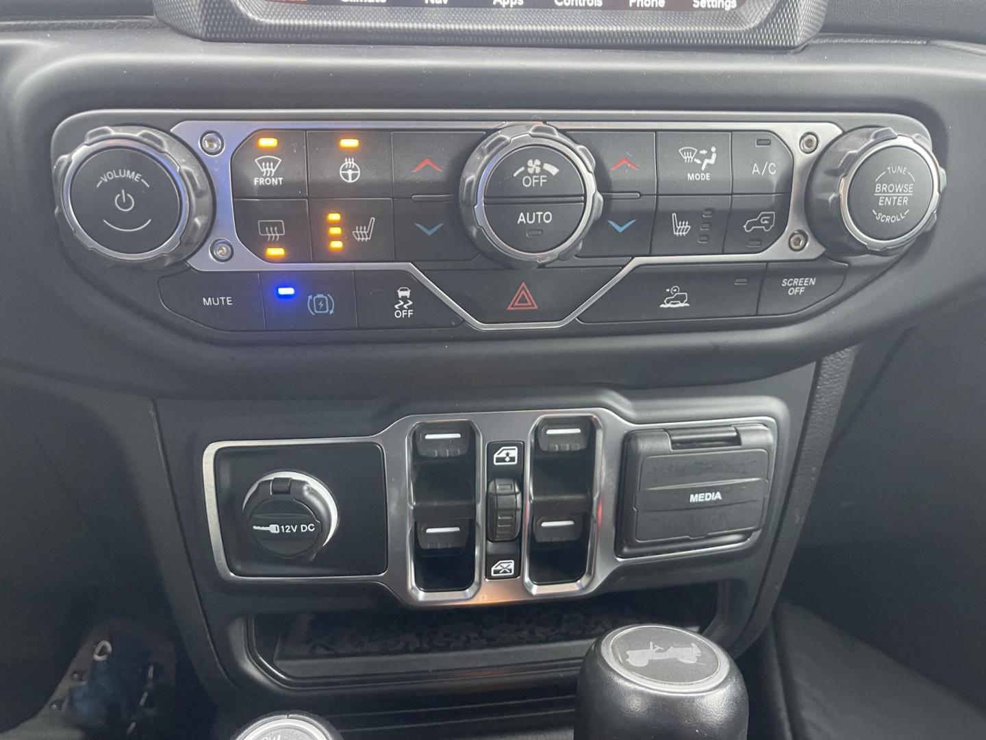 2022 Grey /Black Jeep Wrangler Unlimited Sahara 4XE (1C4JJXP62NW) with an 2.0L L4 DOHC 16V HYBRID engine, AT transmission, located at 813 E Fairview Ave, Meridian , ID, 83642, (208) 336-8230, 43.618851, -116.384010 - What a nice Jeep, Very clean, and highly optioned. If you want a nice Wrangler come take a look. This will give you great service for a long long time and when you plug this in and use the hybrid this vehicle gets you around with no gas, its the best of both worlds. This Wrangler has leather, exce - Photo#11