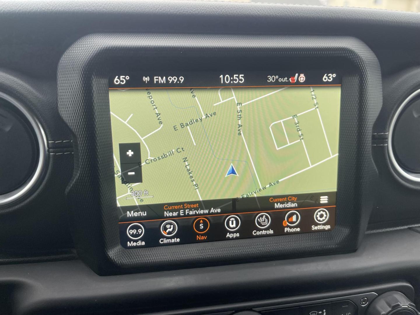 2022 Grey /Black Jeep Wrangler Unlimited Sahara 4XE (1C4JJXP62NW) with an 2.0L L4 DOHC 16V HYBRID engine, AT transmission, located at 813 E Fairview Ave, Meridian , ID, 83642, (208) 336-8230, 43.618851, -116.384010 - What a nice Jeep, Very clean, and highly optioned. If you want a nice Wrangler come take a look. This will give you great service for a long long time and when you plug this in and use the hybrid this vehicle gets you around with no gas, its the best of both worlds. This Wrangler has leather, exce - Photo#10