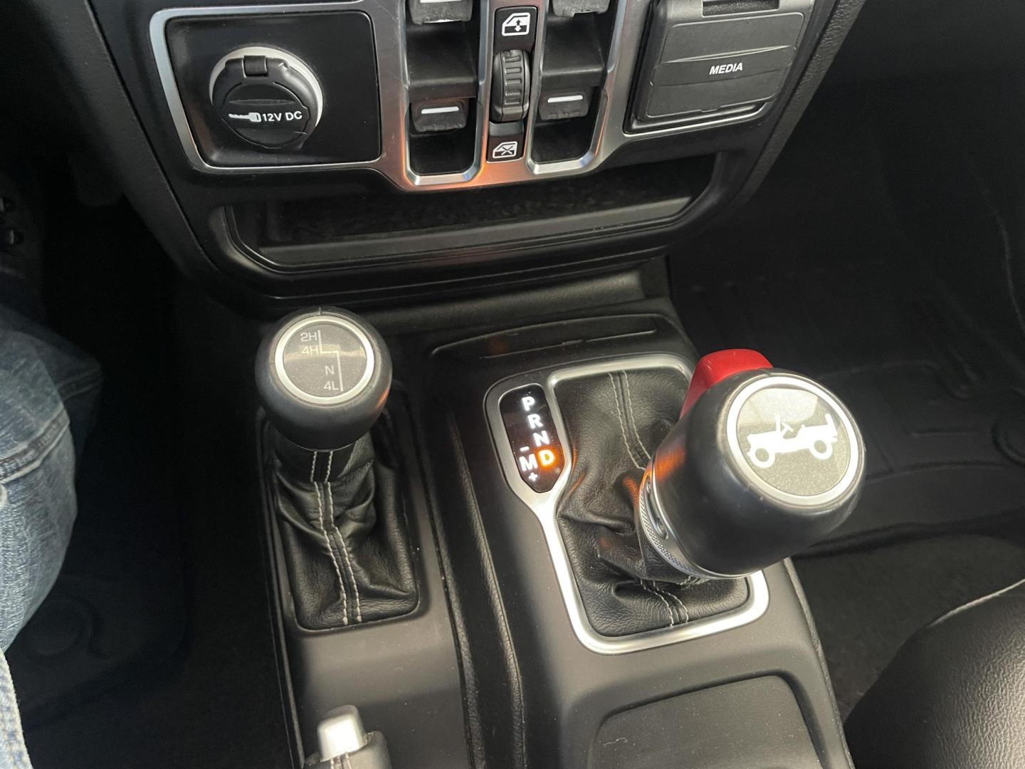 2019 Silver /Black Jeep Wrangler Unlimited Sahara (1C4HJXEN0KW) with an 2.0L L4 DOHC 16V TURBO engine, 6A transmission, located at 813 E Fairview Ave, Meridian , ID, 83642, (208) 336-8230, 43.618851, -116.384010 - 2019 Jeep Wrangler Sahara loaded with leather matching hard top, heated seats, heated steering wheel, NAV, Big 8.4 inch screen, Brand new tires. If you want a Jeep this is an excellent choice come by and take a test drive. - Photo#15