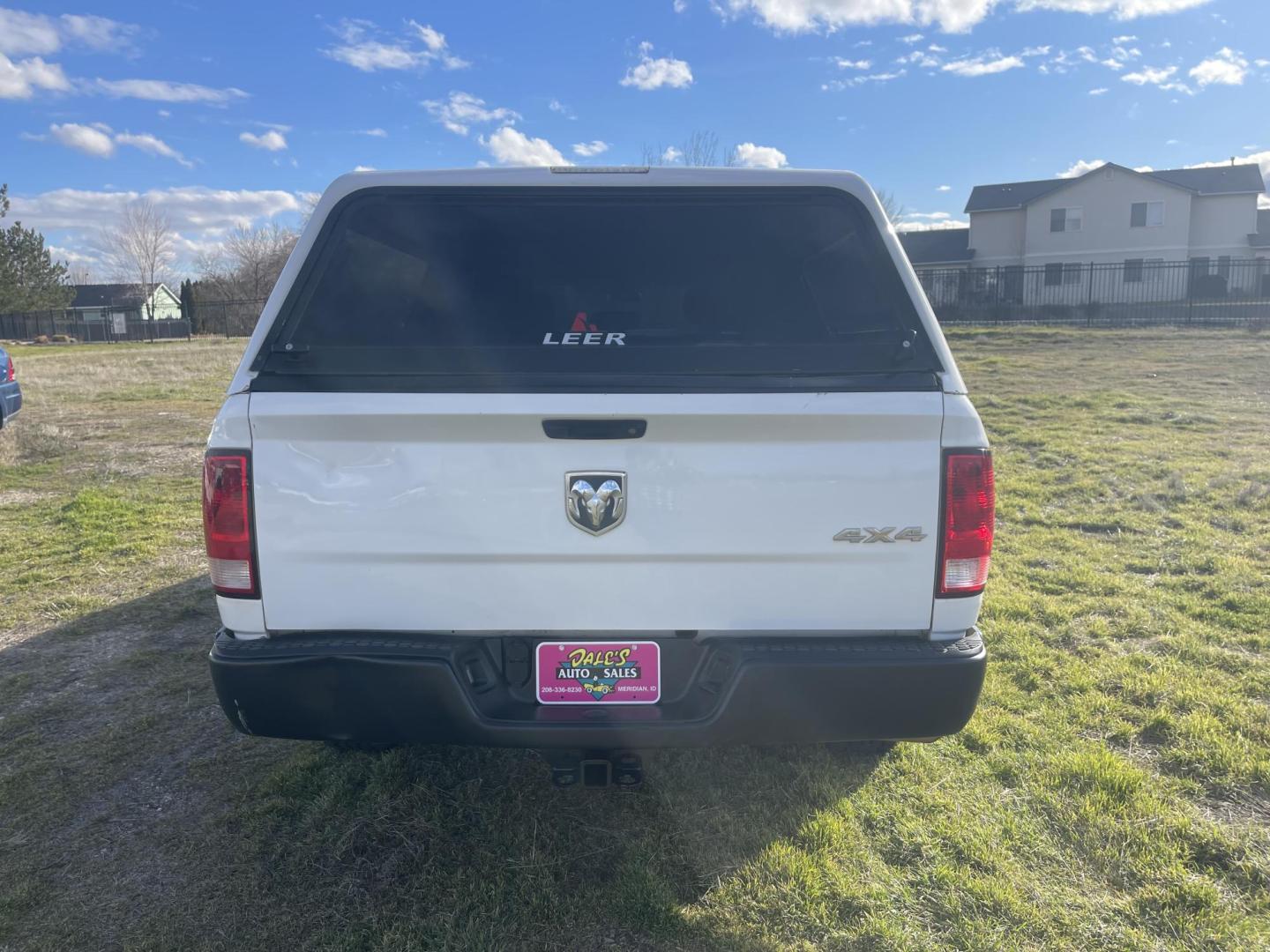2015 White /Grey RAM 1500 Tradesman Crew Cab SWB 4WD (3C6RR7KT6FG) with an 5.7L V8 OHV 16V engine, 6-Speed Automatic transmission, located at 813 E Fairview Ave, Meridian , ID, 83642, (208) 336-8230, 43.618851, -116.384010 - 2015 Ram 1500 Crew cab 4x4 with a Hemi. Runs and drives very well, it is clean and ready for a test drive. - Photo#4