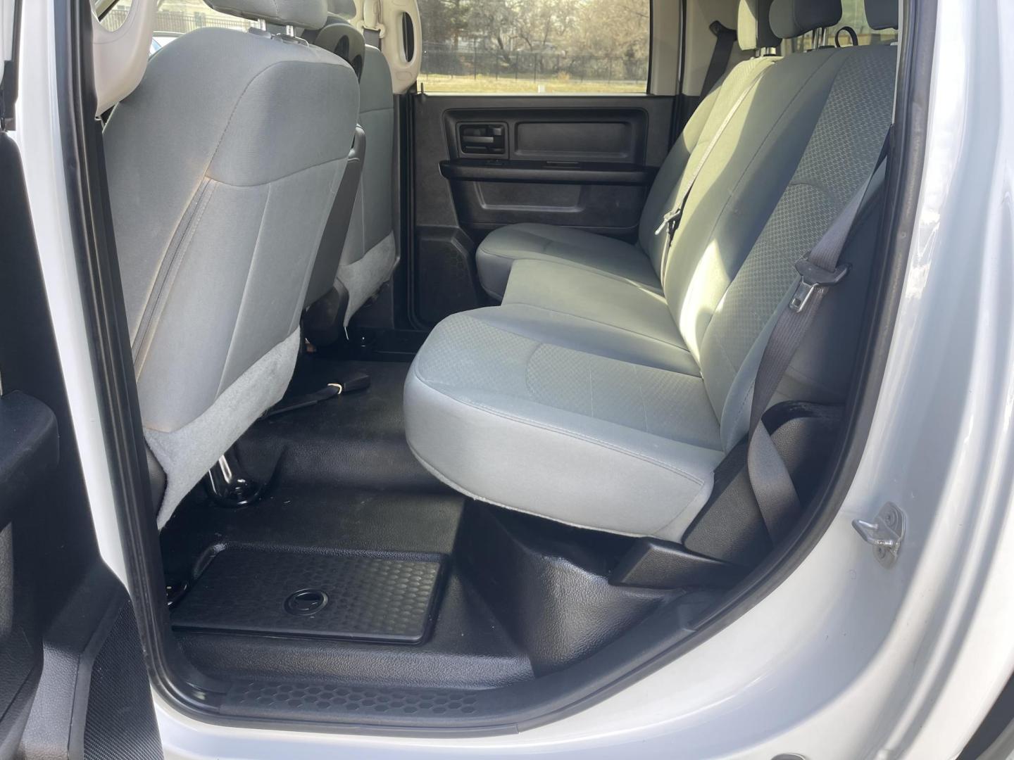 2015 White /Grey RAM 1500 Tradesman Crew Cab SWB 4WD (3C6RR7KT6FG) with an 5.7L V8 OHV 16V engine, 6-Speed Automatic transmission, located at 813 E Fairview Ave, Meridian , ID, 83642, (208) 336-8230, 43.618851, -116.384010 - 2015 Ram 1500 Crew cab 4x4 with a Hemi. Runs and drives very well, it is clean and ready for a test drive. - Photo#8