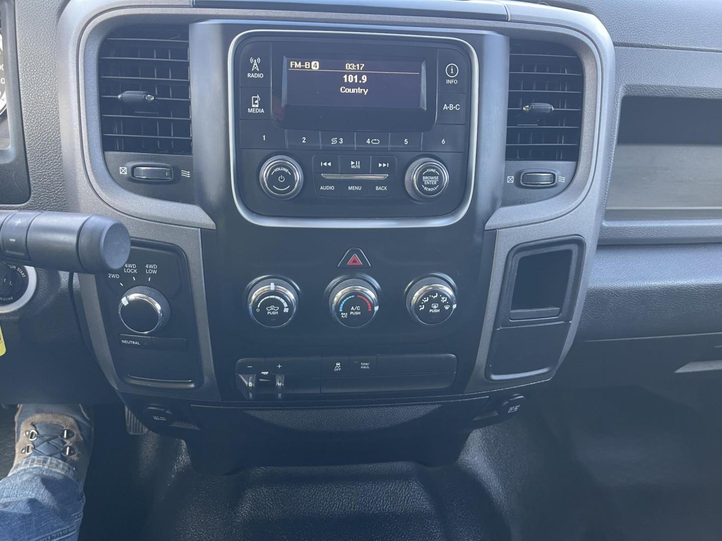 2015 White /Grey RAM 1500 Tradesman Crew Cab SWB 4WD (3C6RR7KT6FG) with an 5.7L V8 OHV 16V engine, 6-Speed Automatic transmission, located at 813 E Fairview Ave, Meridian , ID, 83642, (208) 336-8230, 43.618851, -116.384010 - 2015 Ram 1500 Crew cab 4x4 with a Hemi. Runs and drives very well, it is clean and ready for a test drive. - Photo#12