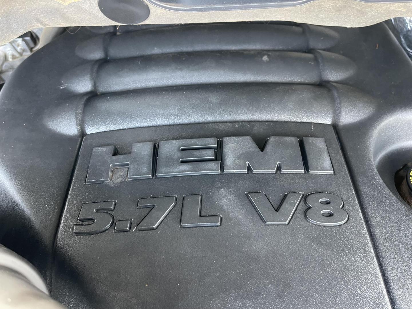 2015 White /Grey RAM 1500 Tradesman Crew Cab SWB 4WD (3C6RR7KT6FG) with an 5.7L V8 OHV 16V engine, 6-Speed Automatic transmission, located at 813 E Fairview Ave, Meridian , ID, 83642, (208) 336-8230, 43.618851, -116.384010 - 2015 Ram 1500 Crew cab 4x4 with a Hemi. Runs and drives very well, it is clean and ready for a test drive. - Photo#17