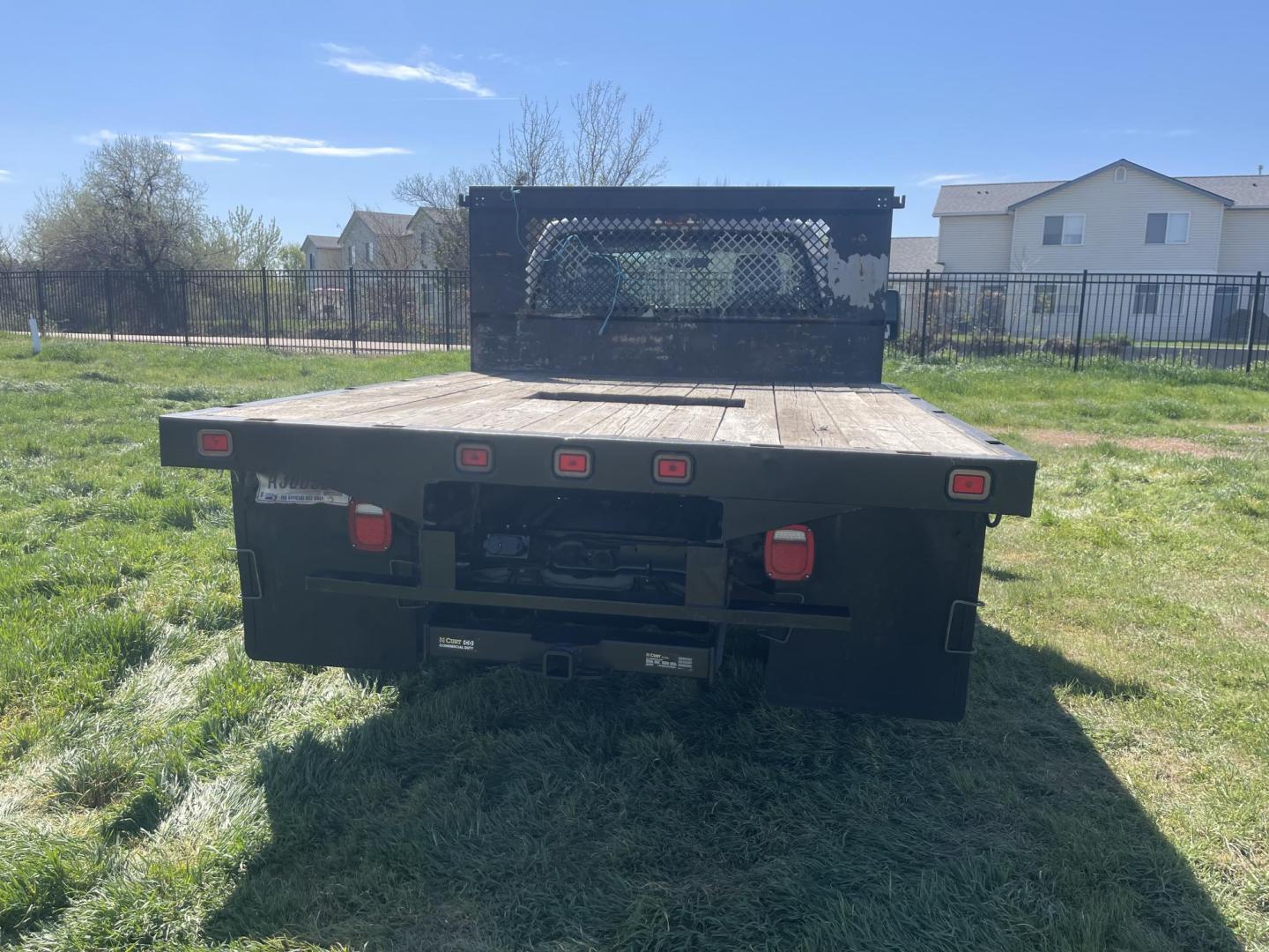 2012 White / Grey Ford F-450 SD Regular Cab DRW 4WD (1FDTF4HY7CE) with an 6.8L V10 SOHC 30V engine, AT transmission, located at 813 E Fairview Ave, Meridian , ID, 83642, (208) 336-8230, 43.618851, -116.384010 - 2012 Ford F450 Regular Cab, Flatbed, Dually, 4x4, with A/C, Tilt, and Cruise. Runs and drives excellent. If you need this configuration this is a great truck. - Photo#4
