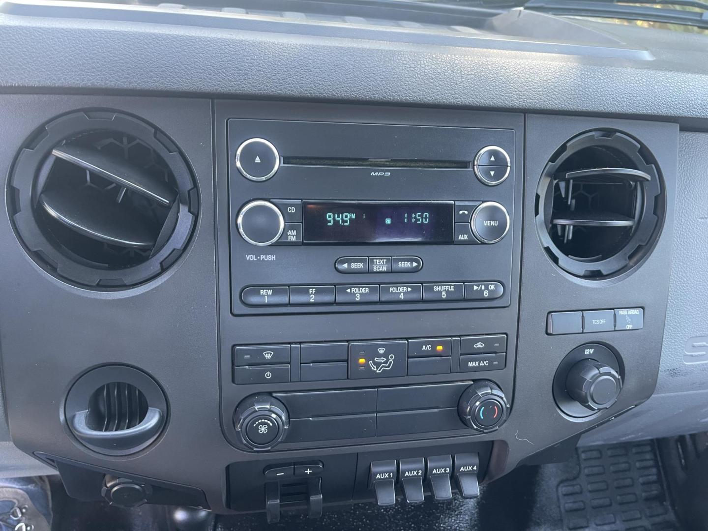 2012 White / Grey Ford F-450 SD Regular Cab DRW 4WD (1FDTF4HY7CE) with an 6.8L V10 SOHC 30V engine, AT transmission, located at 813 E Fairview Ave, Meridian , ID, 83642, (208) 336-8230, 43.618851, -116.384010 - 2012 Ford F450 Regular Cab, Flatbed, Dually, 4x4, with A/C, Tilt, and Cruise. Runs and drives excellent. If you need this configuration this is a great truck. - Photo#10