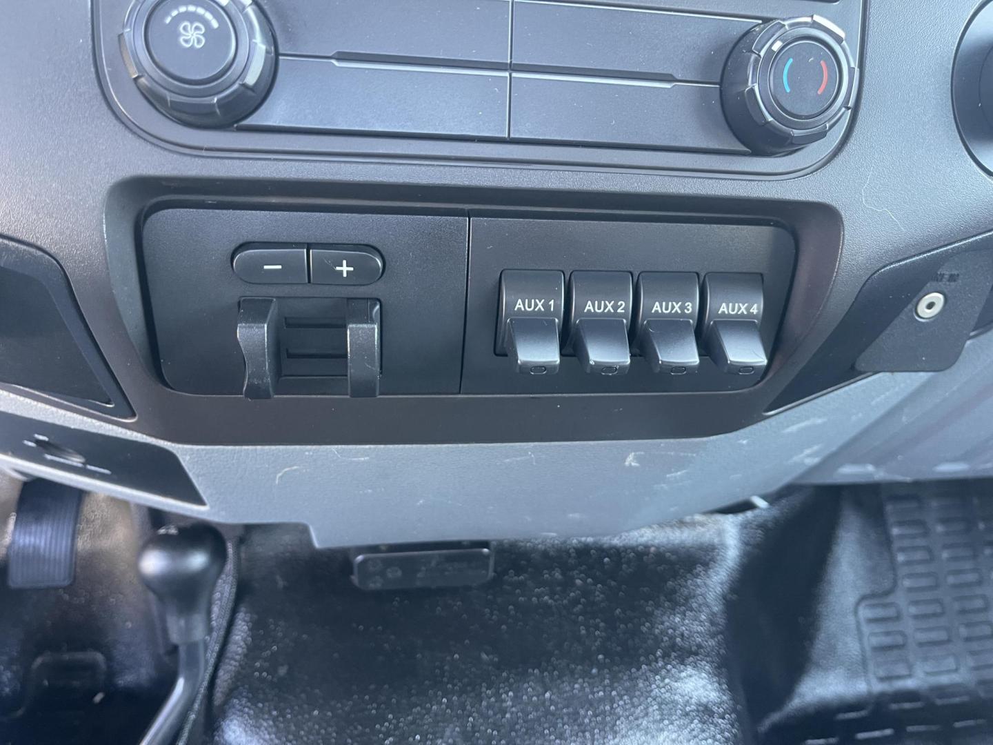 2012 White / Grey Ford F-450 SD Regular Cab DRW 4WD (1FDTF4HY7CE) with an 6.8L V10 SOHC 30V engine, AT transmission, located at 813 E Fairview Ave, Meridian , ID, 83642, (208) 336-8230, 43.618851, -116.384010 - 2012 Ford F450 Regular Cab, Flatbed, Dually, 4x4, with A/C, Tilt, and Cruise. Runs and drives excellent. If you need this configuration this is a great truck. - Photo#11