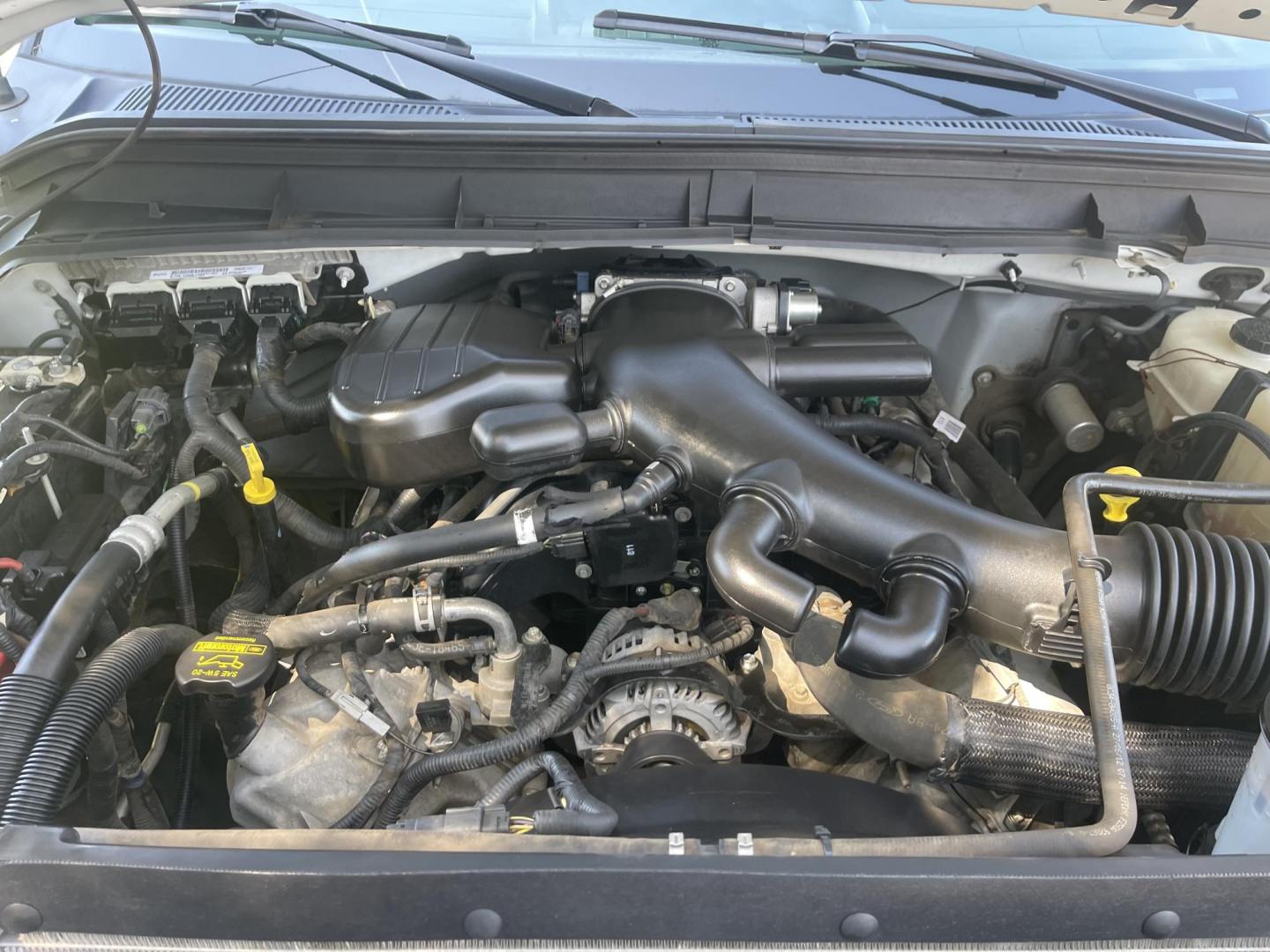 2012 White / Grey Ford F-450 SD Regular Cab DRW 4WD (1FDTF4HY7CE) with an 6.8L V10 SOHC 30V engine, AT transmission, located at 813 E Fairview Ave, Meridian , ID, 83642, (208) 336-8230, 43.618851, -116.384010 - 2012 Ford F450 Regular Cab, Flatbed, Dually, 4x4, with A/C, Tilt, and Cruise. Runs and drives excellent. If you need this configuration this is a great truck. - Photo#13