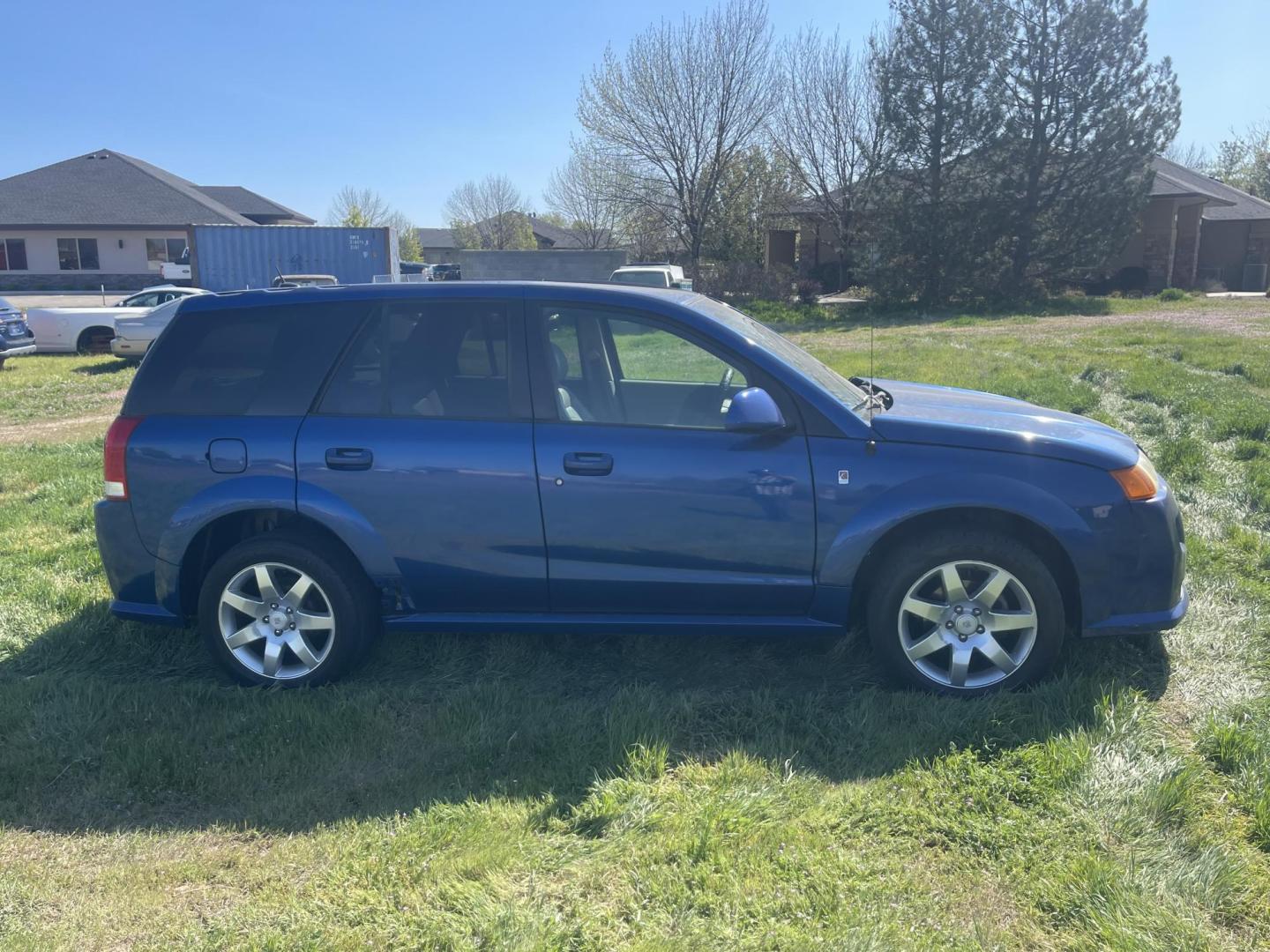 2005 Blue / Grey Saturn Vue FWD V6 (5GZCZ53475S) with an 3.5L V6 SOHC 24V engine, 5-Speed Automatic Overdrive transmission, located at 813 E Fairview Ave, Meridian , ID, 83642, (208) 336-8230, 43.618851, -116.384010 - 2005 Saturn Vue, runs and drives excellent. It has leather and the A/C works great, and has excelelnt tires. If you need a good get around car come take a look at this one. Super cheap little car. Fantastic car for the money. - Photo#3