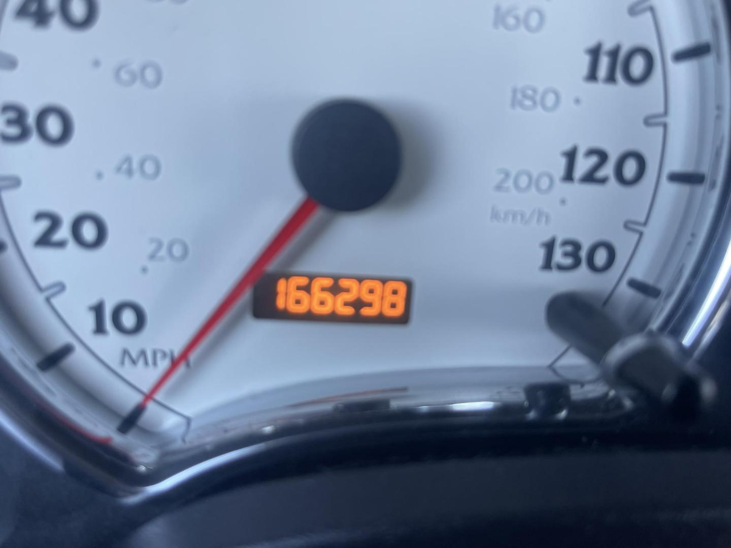 2005 Blue / Grey Saturn Vue FWD V6 (5GZCZ53475S) with an 3.5L V6 SOHC 24V engine, 5-Speed Automatic Overdrive transmission, located at 813 E Fairview Ave, Meridian , ID, 83642, (208) 336-8230, 43.618851, -116.384010 - 2005 Saturn Vue, runs and drives excellent. It has leather and the A/C works great, and has excelelnt tires. If you need a good get around car come take a look at this one. Super cheap little car. Fantastic car for the money. - Photo#6