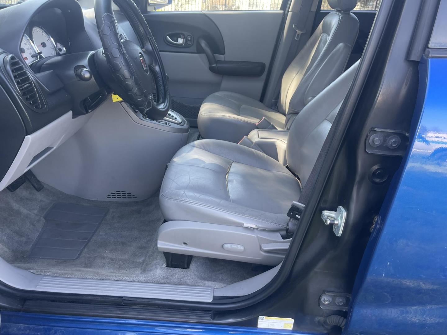 2005 Blue / Grey Saturn Vue FWD V6 (5GZCZ53475S) with an 3.5L V6 SOHC 24V engine, 5-Speed Automatic Overdrive transmission, located at 813 E Fairview Ave, Meridian , ID, 83642, (208) 336-8230, 43.618851, -116.384010 - 2005 Saturn Vue, runs and drives excellent. It has leather and the A/C works great, and has excelelnt tires. If you need a good get around car come take a look at this one. Super cheap little car. Fantastic car for the money. - Photo#7