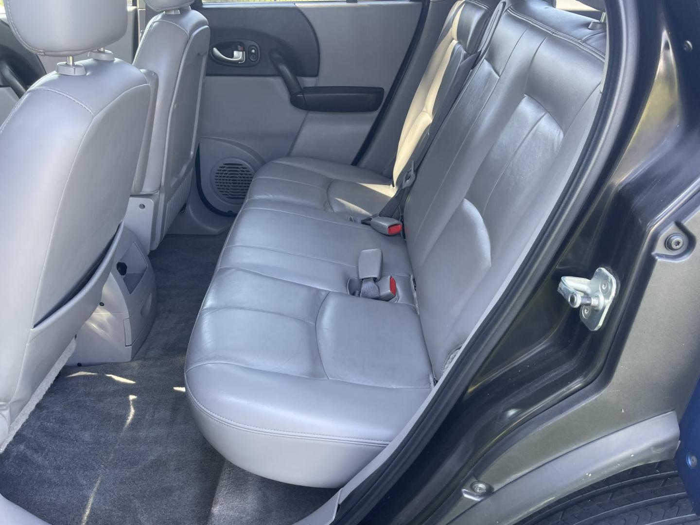 2005 Blue / Grey Saturn Vue FWD V6 (5GZCZ53475S) with an 3.5L V6 SOHC 24V engine, 5-Speed Automatic Overdrive transmission, located at 813 E Fairview Ave, Meridian , ID, 83642, (208) 336-8230, 43.618851, -116.384010 - 2005 Saturn Vue, runs and drives excellent. It has leather and the A/C works great, and has excelelnt tires. If you need a good get around car come take a look at this one. Super cheap little car. Fantastic car for the money. - Photo#8