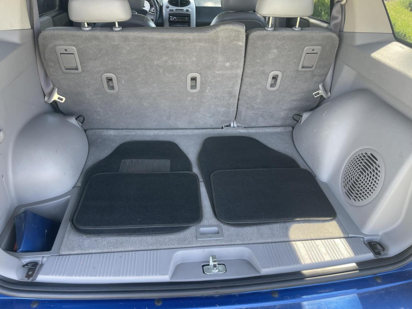 2005 Blue / Grey Saturn Vue FWD V6 (5GZCZ53475S) with an 3.5L V6 SOHC 24V engine, 5-Speed Automatic Overdrive transmission, located at 813 E Fairview Ave, Meridian , ID, 83642, (208) 336-8230, 43.618851, -116.384010 - 2005 Saturn Vue, runs and drives excellent. It has leather and the A/C works great, and has excelelnt tires. If you need a good get around car come take a look at this one. Super cheap little car. Fantastic car for the money. - Photo#9