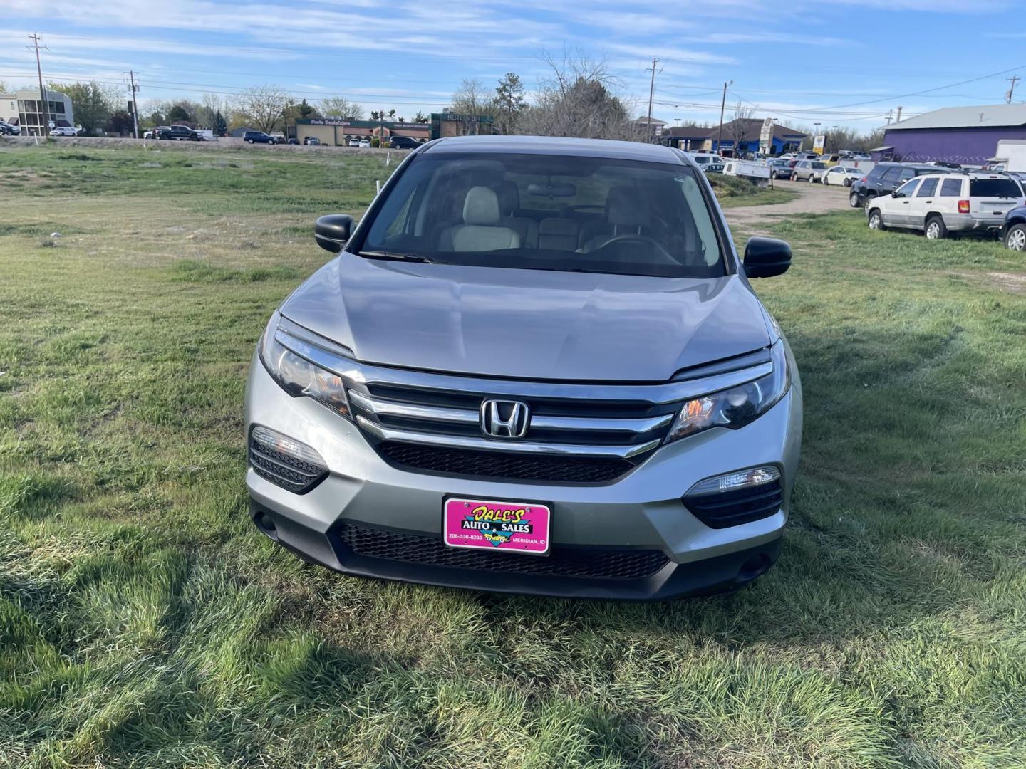 2018 Silver /Grey Honda Pilot LX 4WD (5FNYF6H15JB) with an 3.5L V6 SOHC 24V engine, 6A transmission, located at 813 E Fairview Ave, Meridian , ID, 83642, (208) 336-8230, 43.618851, -116.384010 - 2018 Honda Pilot LX AWD. The Honda Pilot speaks for itself. If you want the best reputation on the market come take a look at this low mileage example and take it home. - Photo#2