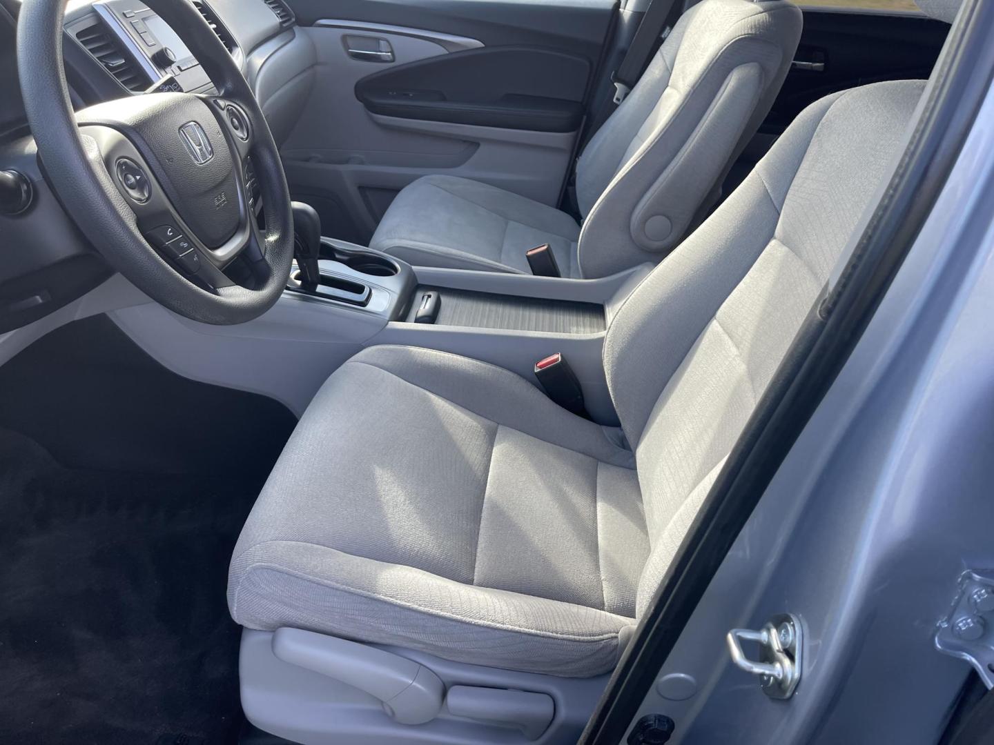 2018 Silver /Grey Honda Pilot LX 4WD (5FNYF6H15JB) with an 3.5L V6 SOHC 24V engine, 6A transmission, located at 813 E Fairview Ave, Meridian , ID, 83642, (208) 336-8230, 43.618851, -116.384010 - 2018 Honda Pilot LX AWD. The Honda Pilot speaks for itself. If you want the best reputation on the market come take a look at this low mileage example and take it home. - Photo#6