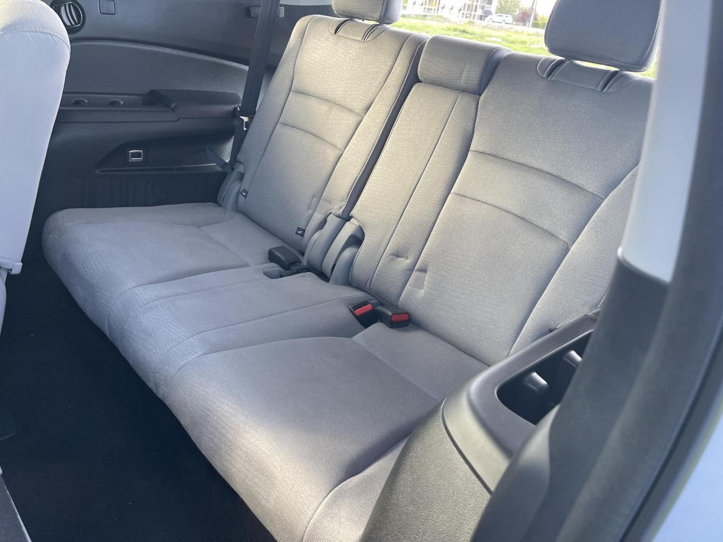 2018 Silver /Grey Honda Pilot LX 4WD (5FNYF6H15JB) with an 3.5L V6 SOHC 24V engine, 6A transmission, located at 813 E Fairview Ave, Meridian , ID, 83642, (208) 336-8230, 43.618851, -116.384010 - 2018 Honda Pilot LX AWD. The Honda Pilot speaks for itself. If you want the best reputation on the market come take a look at this low mileage example and take it home. - Photo#8