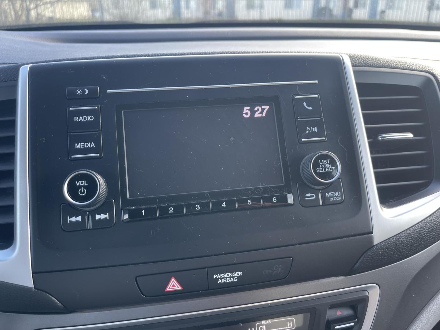 2018 Silver /Grey Honda Pilot LX 4WD (5FNYF6H15JB) with an 3.5L V6 SOHC 24V engine, 6A transmission, located at 813 E Fairview Ave, Meridian , ID, 83642, (208) 336-8230, 43.618851, -116.384010 - 2018 Honda Pilot LX AWD. The Honda Pilot speaks for itself. If you want the best reputation on the market come take a look at this low mileage example and take it home. - Photo#12