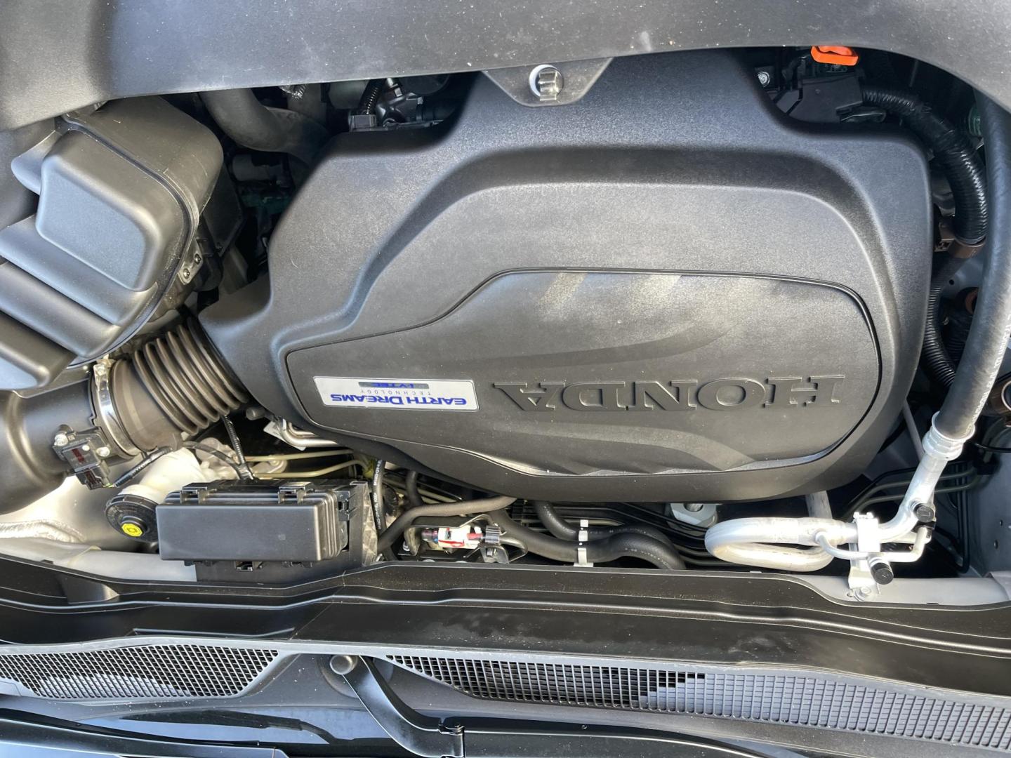 2018 Silver /Grey Honda Pilot LX 4WD (5FNYF6H15JB) with an 3.5L V6 SOHC 24V engine, 6A transmission, located at 813 E Fairview Ave, Meridian , ID, 83642, (208) 336-8230, 43.618851, -116.384010 - 2018 Honda Pilot LX AWD. The Honda Pilot speaks for itself. If you want the best reputation on the market come take a look at this low mileage example and take it home. - Photo#15