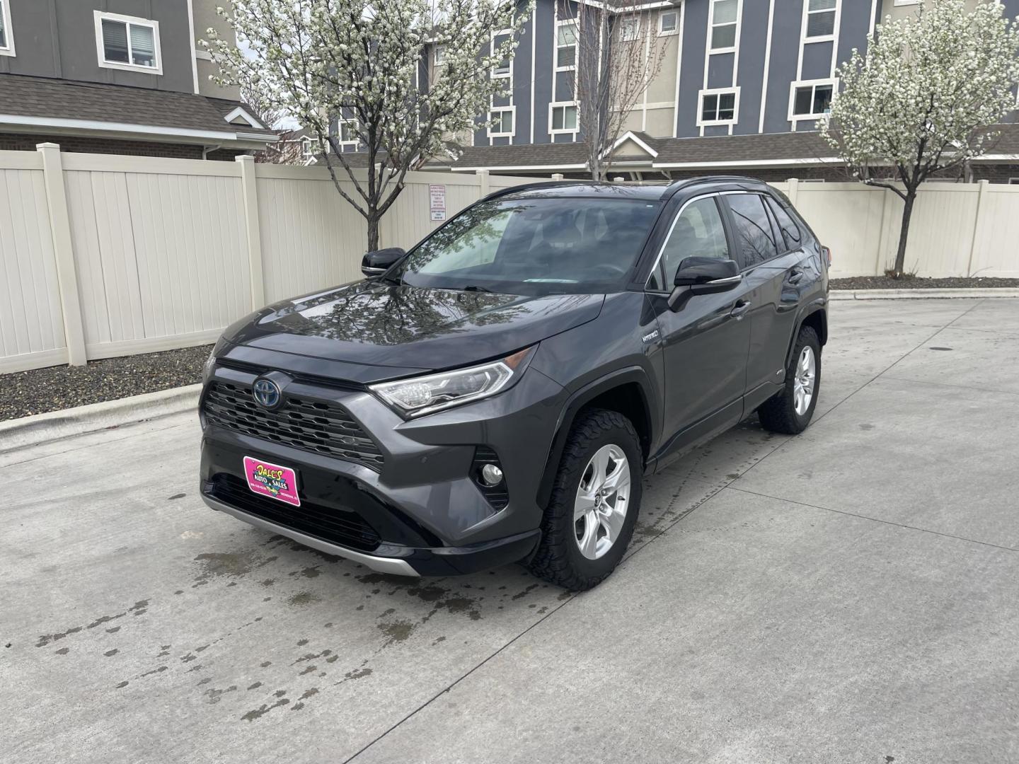 2019 Grey /Grey Toyota RAV4 Hybrid XSE (JTMEWRFV0KJ) with an 2.5L L4 DOHC 16V HYBRID engine, CVT transmission, located at 813 E Fairview Ave, Meridian , ID, 83642, (208) 336-8230, 43.618851, -116.384010 - 2019 Toyota RAV4 Hybrid XSE. OMG hard to find!!! Super clean one owner, leather, sunroof, AWD, NAV, Dynamic Cruise control, lane departure, Moon roof, heated seats, all the really really nice stuff to have in a vehicle. Come get some fantastic MPG. - Photo#1