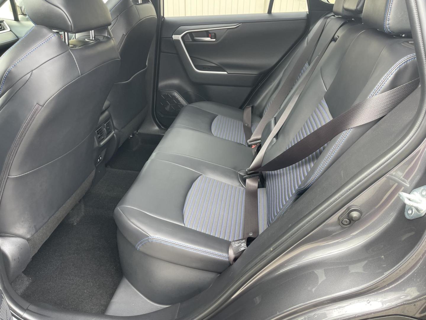 2019 Grey /Grey Toyota RAV4 Hybrid XSE (JTMEWRFV0KJ) with an 2.5L L4 DOHC 16V HYBRID engine, CVT transmission, located at 813 E Fairview Ave, Meridian , ID, 83642, (208) 336-8230, 43.618851, -116.384010 - 2019 Toyota RAV4 Hybrid XSE. OMG hard to find!!! Super clean one owner, leather, sunroof, AWD, NAV, Dynamic Cruise control, lane departure, Moon roof, heated seats, all the really really nice stuff to have in a vehicle. Come get some fantastic MPG. - Photo#6