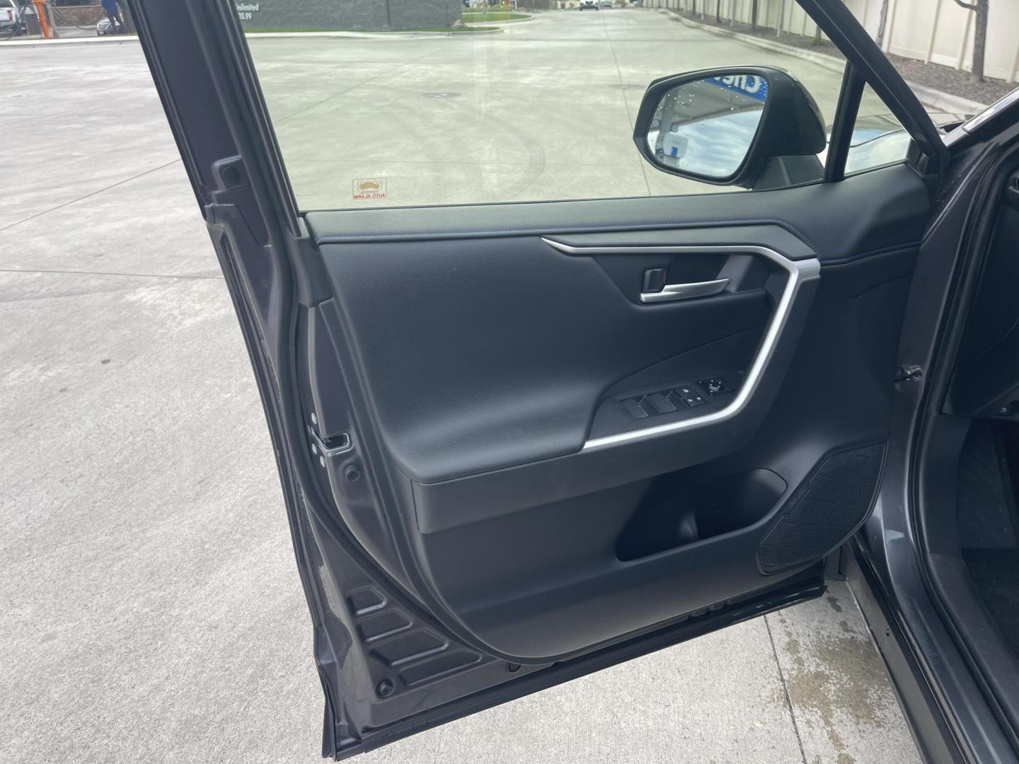 2019 Grey /Grey Toyota RAV4 Hybrid XSE (JTMEWRFV0KJ) with an 2.5L L4 DOHC 16V HYBRID engine, CVT transmission, located at 813 E Fairview Ave, Meridian , ID, 83642, (208) 336-8230, 43.618851, -116.384010 - 2019 Toyota RAV4 Hybrid XSE. OMG hard to find!!! Super clean one owner, leather, sunroof, AWD, NAV, Dynamic Cruise control, lane departure, Moon roof, heated seats, all the really really nice stuff to have in a vehicle. Come get some fantastic MPG. - Photo#4