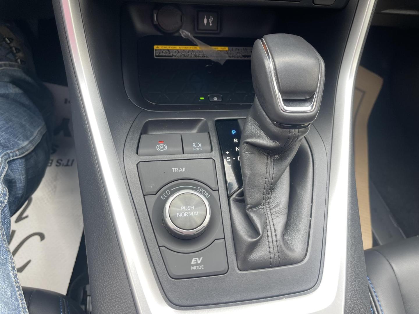 2019 Grey /Grey Toyota RAV4 Hybrid XSE (JTMEWRFV0KJ) with an 2.5L L4 DOHC 16V HYBRID engine, CVT transmission, located at 813 E Fairview Ave, Meridian , ID, 83642, (208) 336-8230, 43.618851, -116.384010 - 2019 Toyota RAV4 Hybrid XSE. OMG hard to find!!! Super clean one owner, leather, sunroof, AWD, NAV, Dynamic Cruise control, lane departure, Moon roof, heated seats, all the really really nice stuff to have in a vehicle. Come get some fantastic MPG. - Photo#11