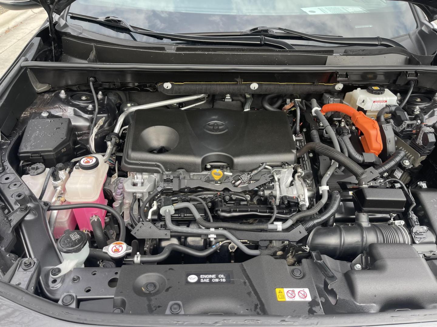 2019 Grey /Grey Toyota RAV4 Hybrid XSE (JTMEWRFV0KJ) with an 2.5L L4 DOHC 16V HYBRID engine, CVT transmission, located at 813 E Fairview Ave, Meridian , ID, 83642, (208) 336-8230, 43.618851, -116.384010 - 2019 Toyota RAV4 Hybrid XSE. OMG hard to find!!! Super clean one owner, leather, sunroof, AWD, NAV, Dynamic Cruise control, lane departure, Moon roof, heated seats, all the really really nice stuff to have in a vehicle. Come get some fantastic MPG. - Photo#14