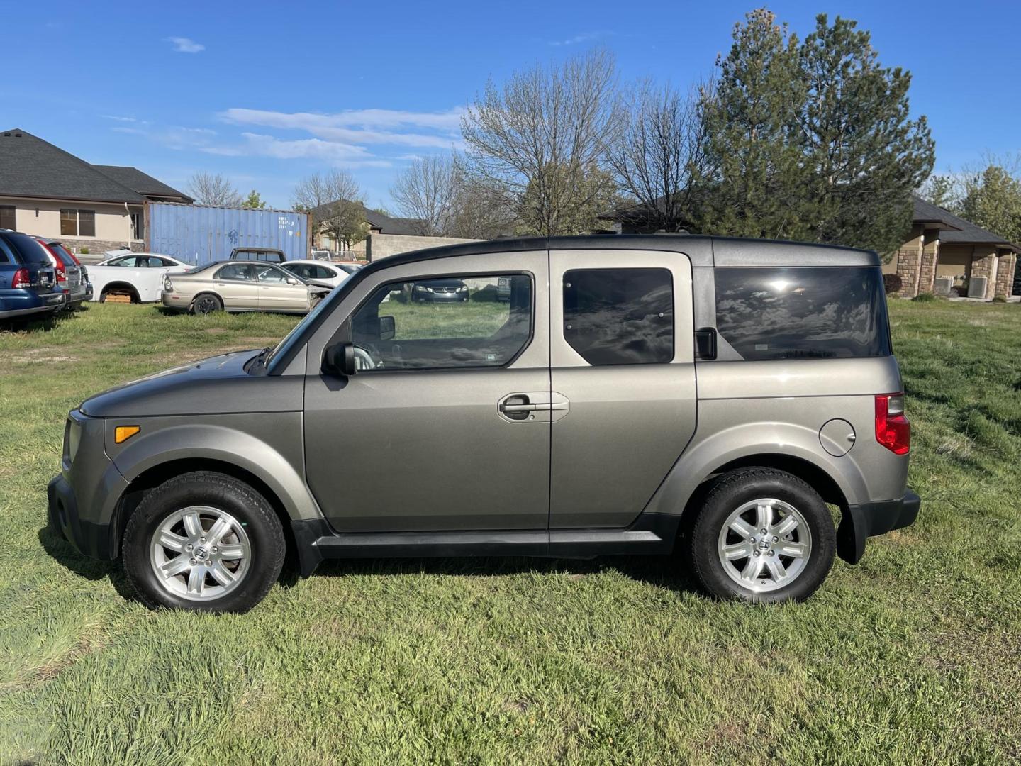 2007 Honda Element EX 4WD AT (5J6YH28757L) with an 2.4L L4 DOHC 16V engine, 5-Speed Automatic Overdrive transmission, located at 813 E Fairview Ave, Meridian , ID, 83642, (208) 336-8230, 43.618851, -116.384010 - Photo#0